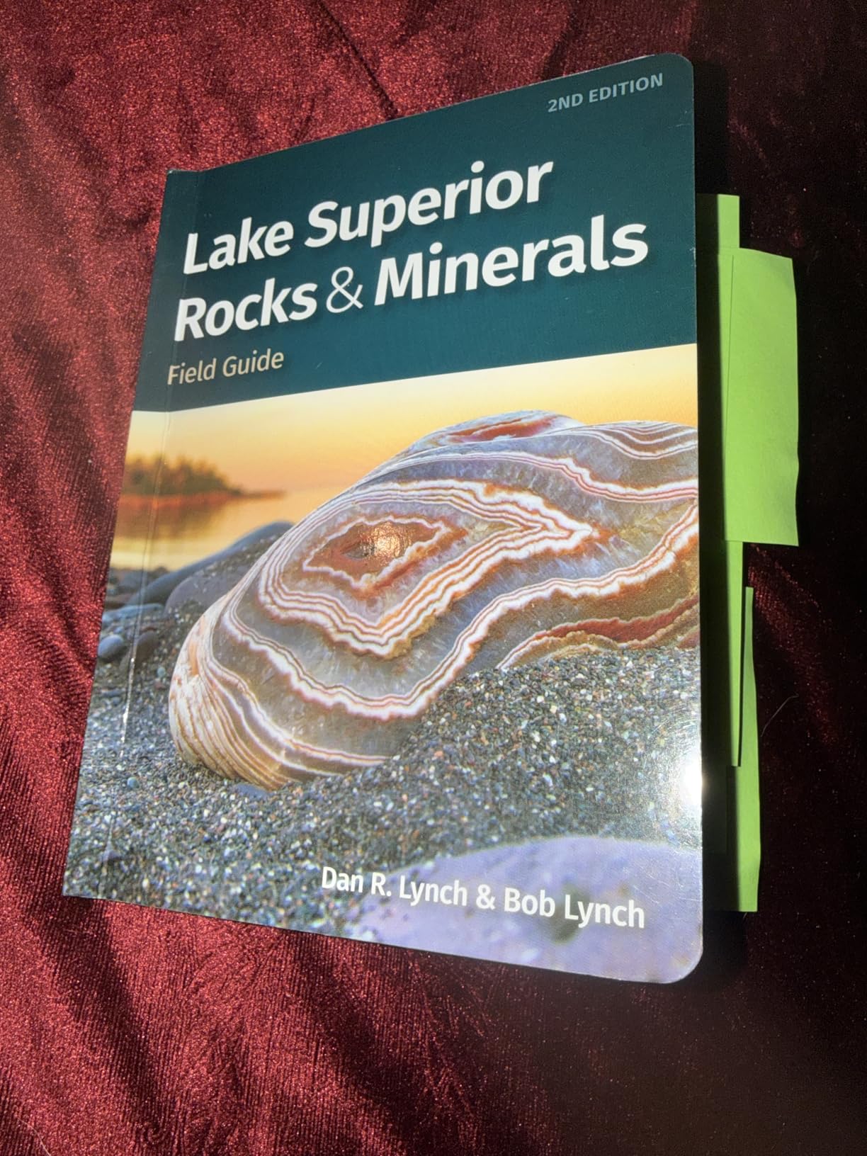 Lake Superior Rocks & Minerals Field Guide (Rocks & Minerals Identification Guides) customer photo 2