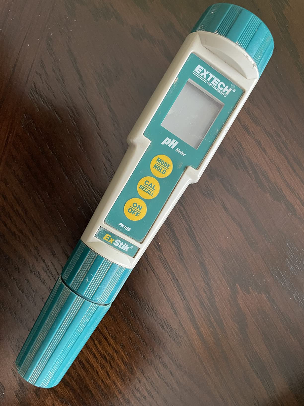 Extech PH100 Waterproof ExStik II pH Meter Kit with Flat Surface Electrode and Temperature LCD Display customer photo 1