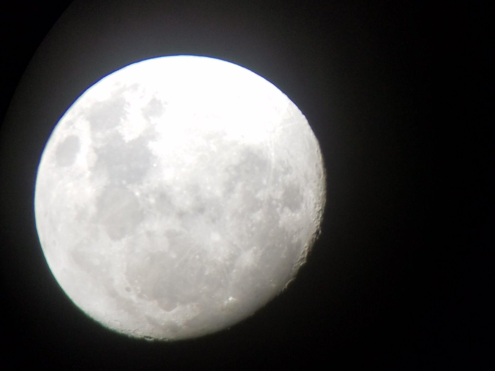 Celestron AstroMaster 70AZ Refractor Telescope for Moon & Planet Viewing | Fully Coated Glass Optics, Crisp Moon & Planetary Views, Alt-Azimuth Mount with Easy Manual Controls, Beginner Friendly customer photo 1