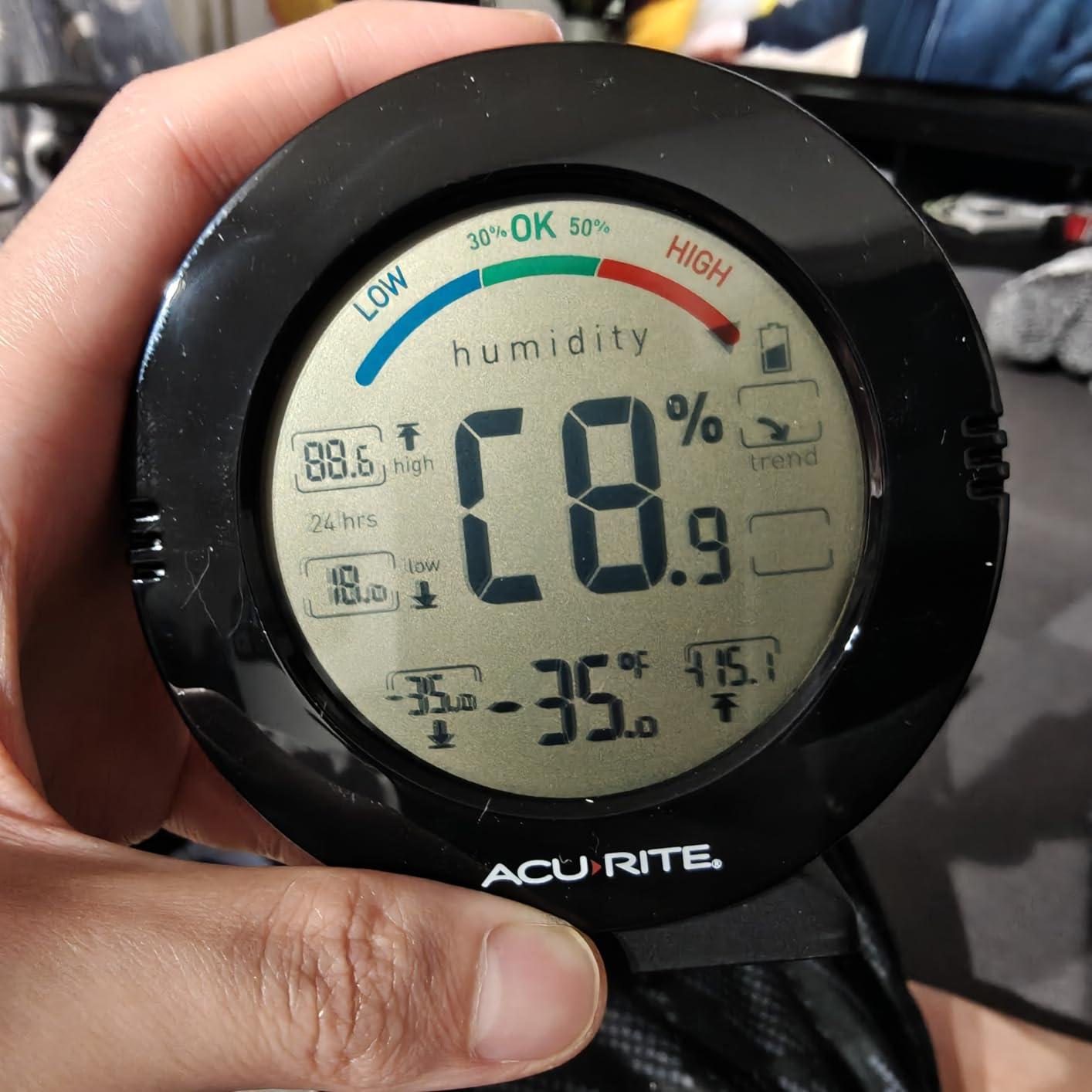 AcuRite 01080M Pro Accuracy Temperature and Humidity Gauge with Alarms, Black customer photo 2
