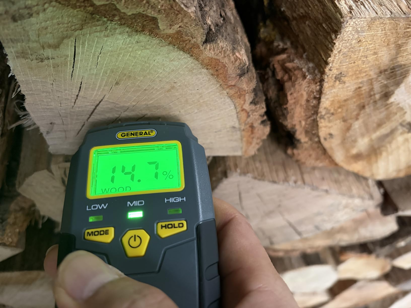General Tools MMD4E Moisture Meter for Wood, Walls & Water Leak Detection | Pinless wood moisture meter for drywall & walls. Detects mold & humidity. Water leak detector for home moisture testing. customer photo 1