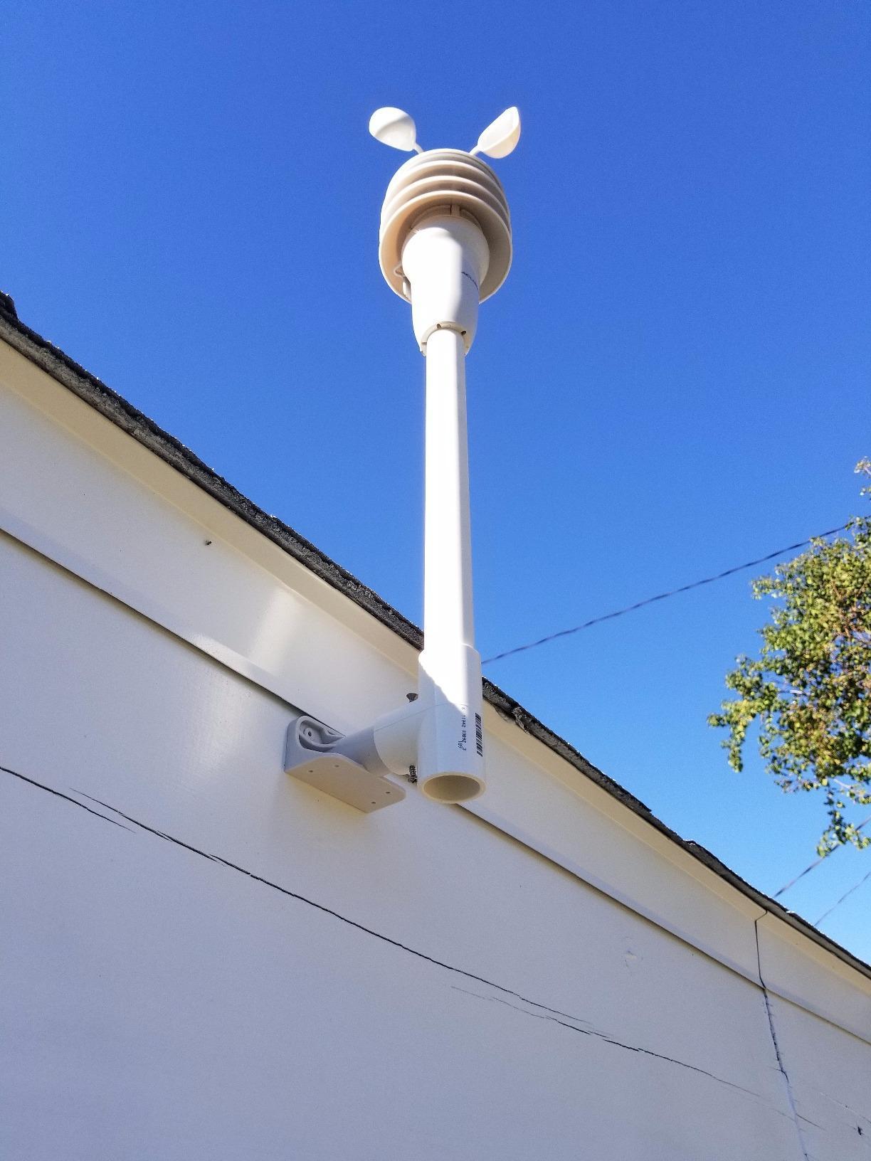 AcuRite 00634A3 Wireless Weather Station with Wind Sensor, Black customer photo 1