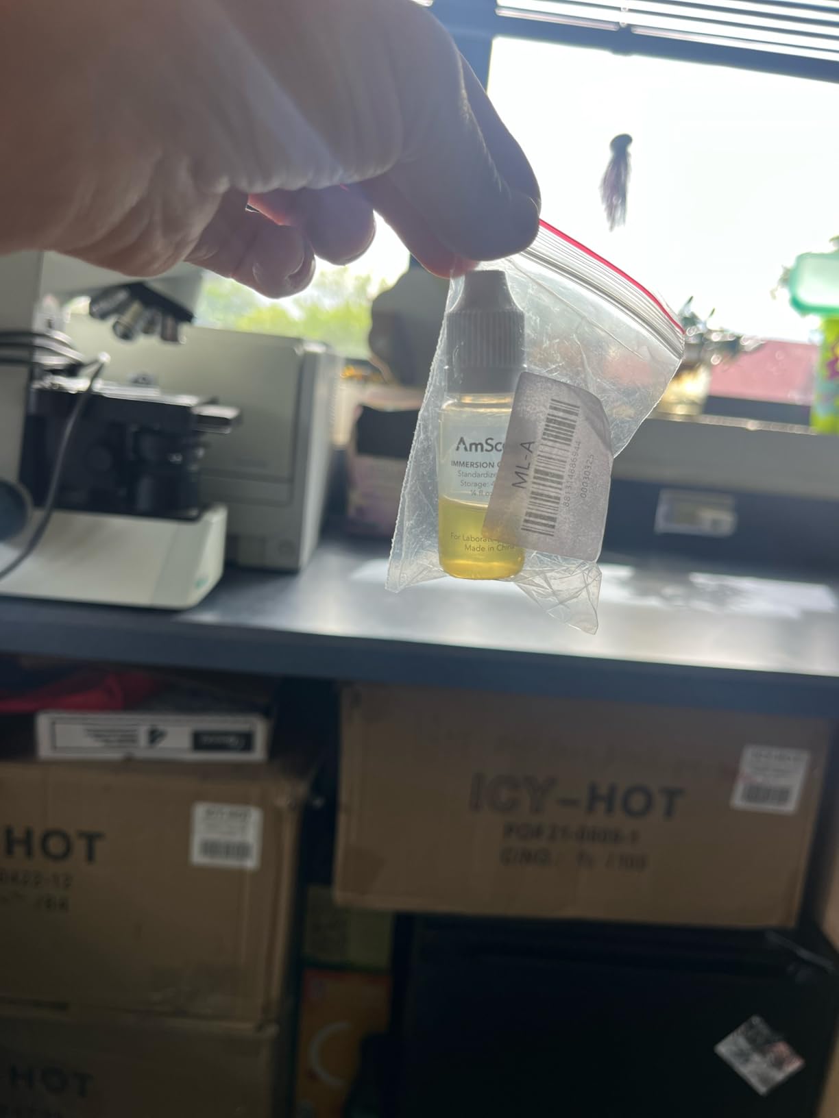 AmScope ML-A-A Microscope Immersion Oil, 1/4 Oz | Refractive Index ND=1.515 For Oil-Immersion Objective Lenses customer photo 1