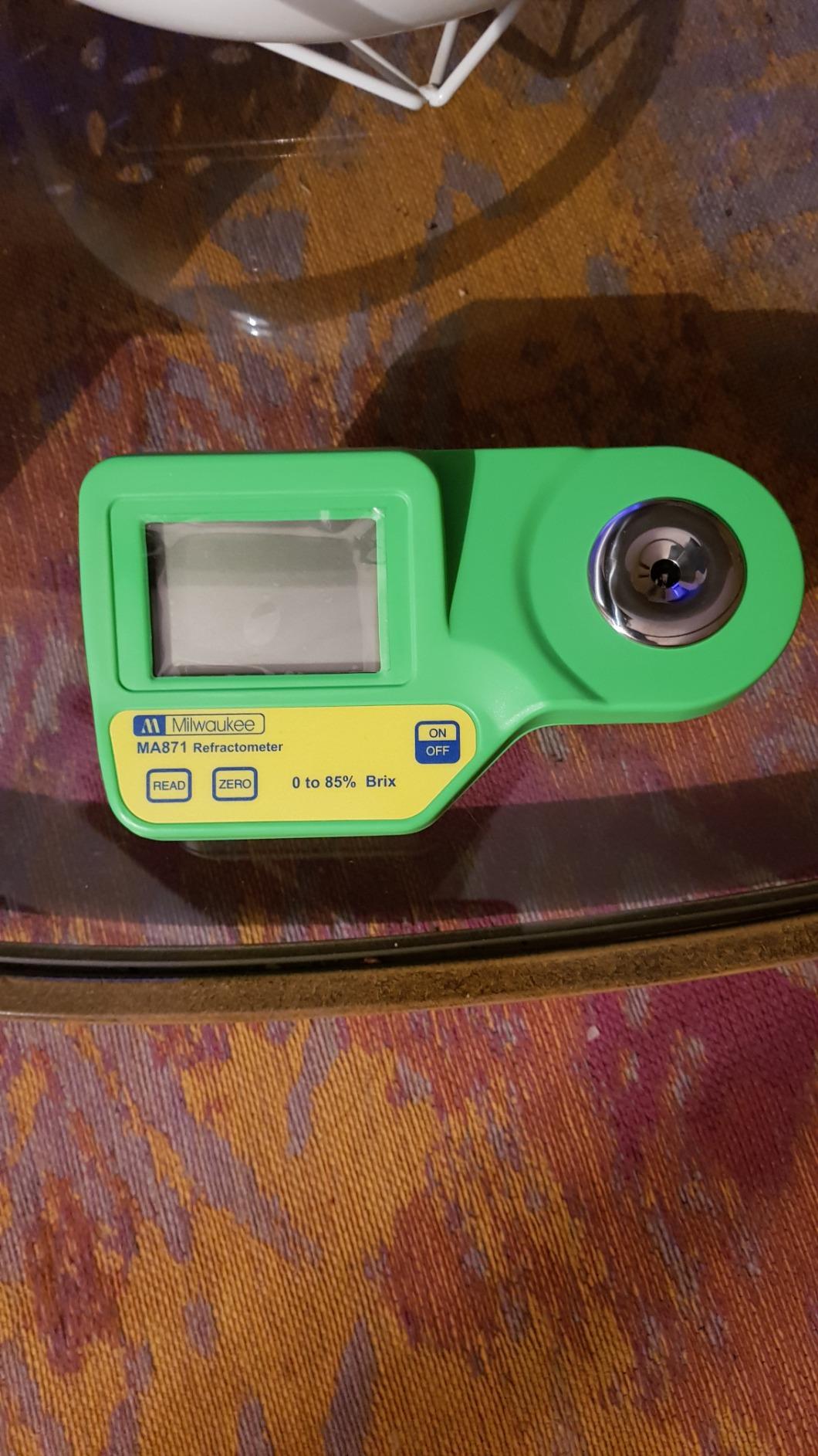 Milwaukee 0 to 85% Brix Digital Refractometer - MA871 customer photo 1