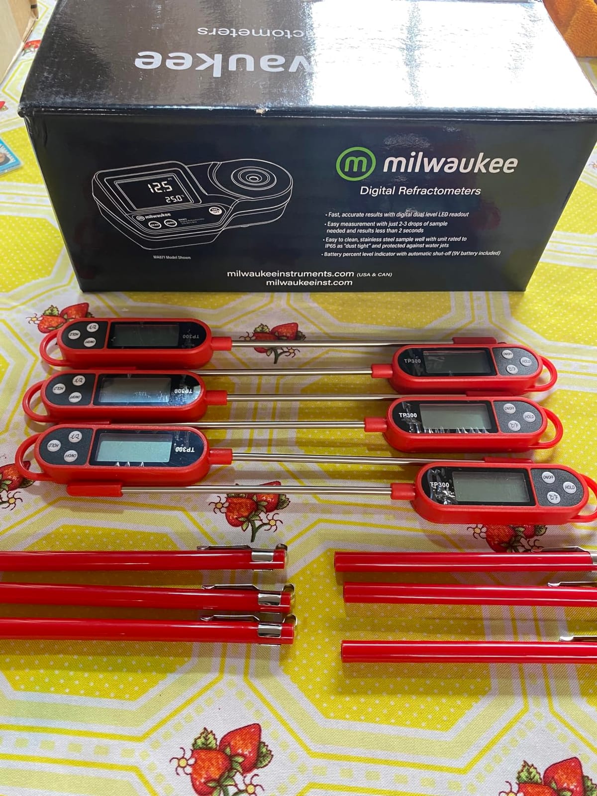 Milwaukee 0 to 85% Brix Digital Refractometer - MA871 customer photo 2