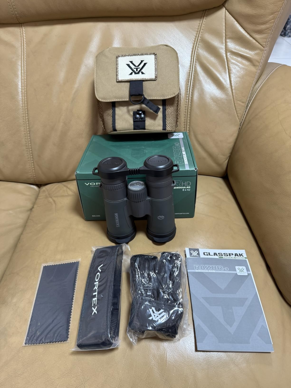 Vortex Razor HD Roof Prism Binoculars | HD Optics, Tripod Adaptable, Magnesium Chasis, Waterproof, Fogproof, Included GlassPak - Unlimited, Unconditional Warranty customer photo 1