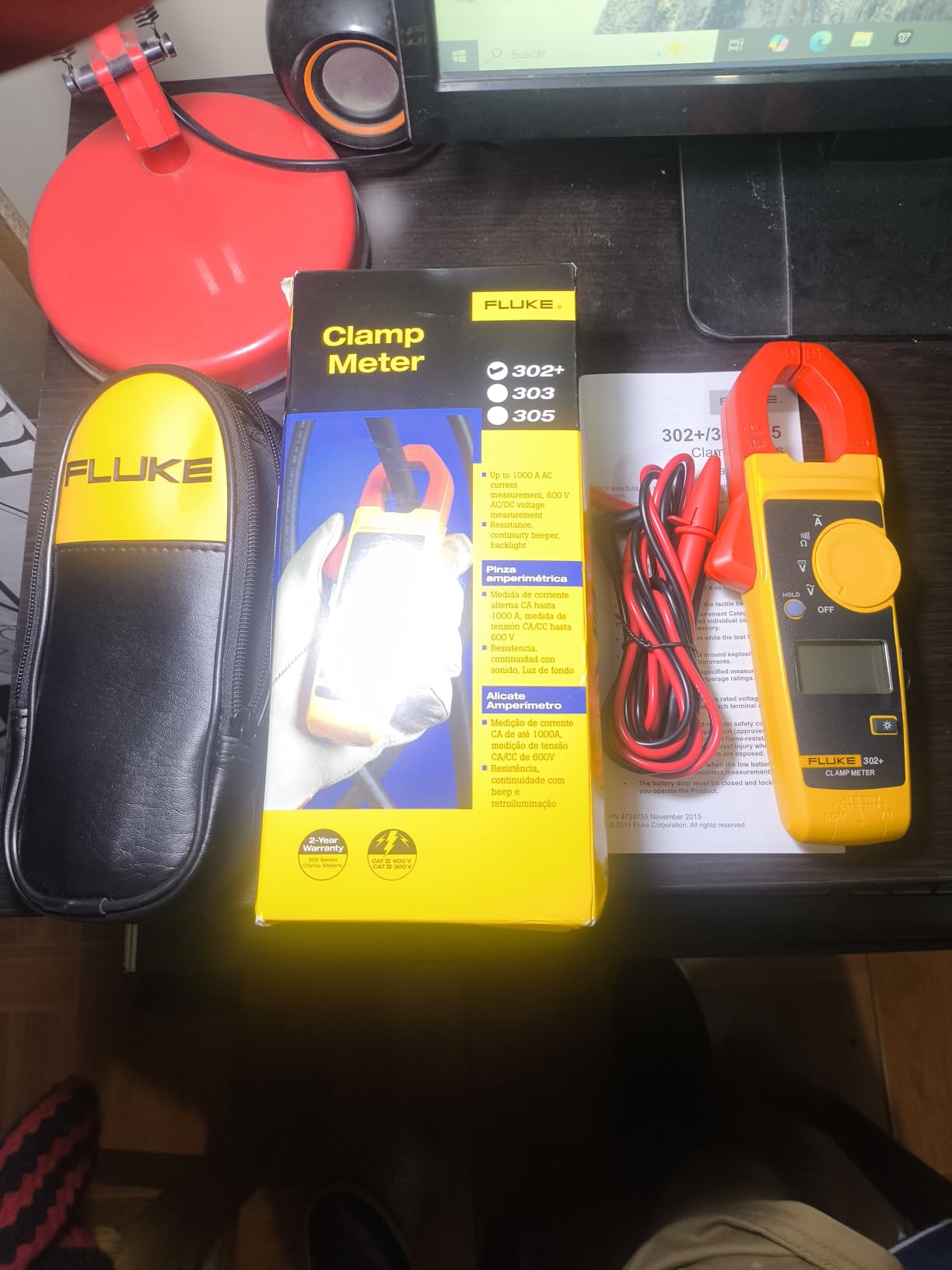 Fluke 302+ Digital Clamp Meter, 30mm Jaw, Measures AC Current to 400A, Measures AC/DC Voltage to 600V, Includes 2 Year Warranty customer photo 2