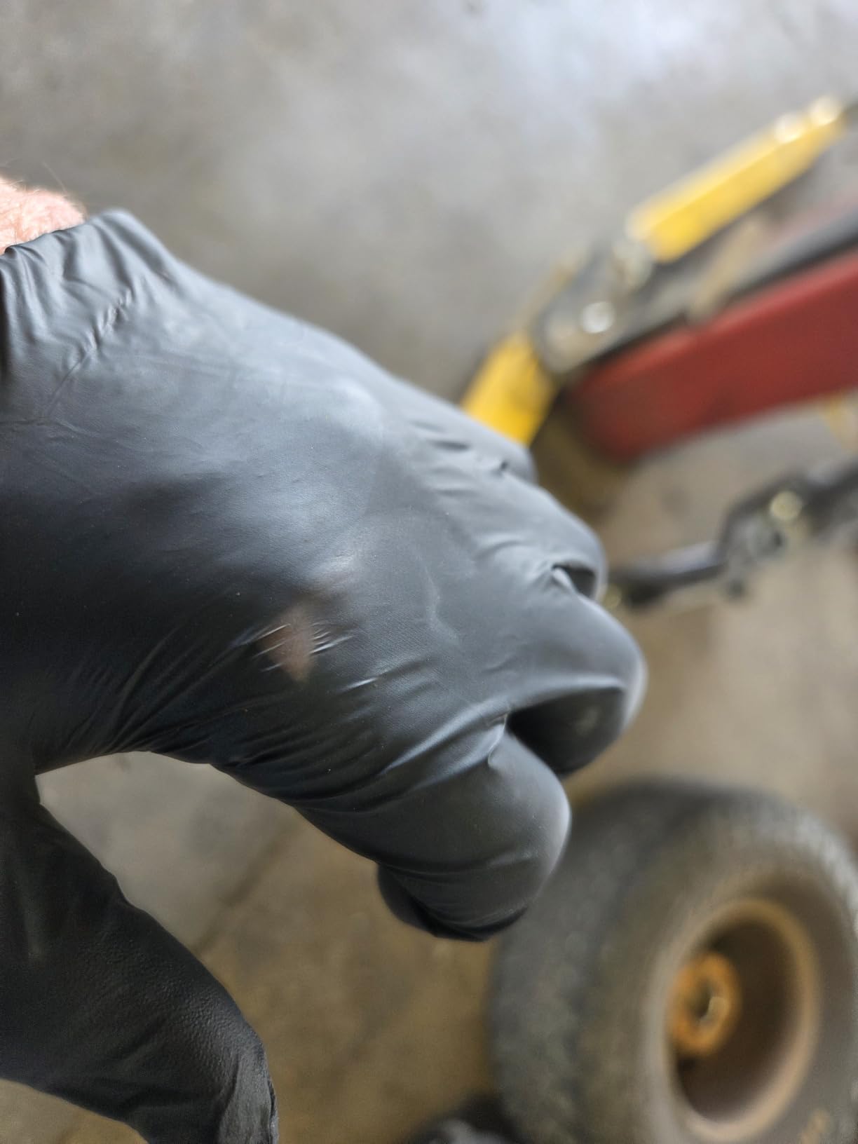 Ansell MICROFLEX Onyx N64 Disposable Nitrile Gloves, Black, Size 9 (L), 100/Dispenser, Chemical Splash Resistant Exam Gloves customer photo 1