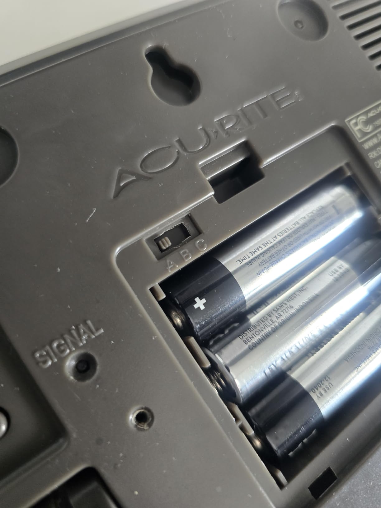 AcuRite Wireless Indoor Outdoor Temperature and Humidity Sensor with A-B-C Switch (06002M / 592TXR) customer photo 1