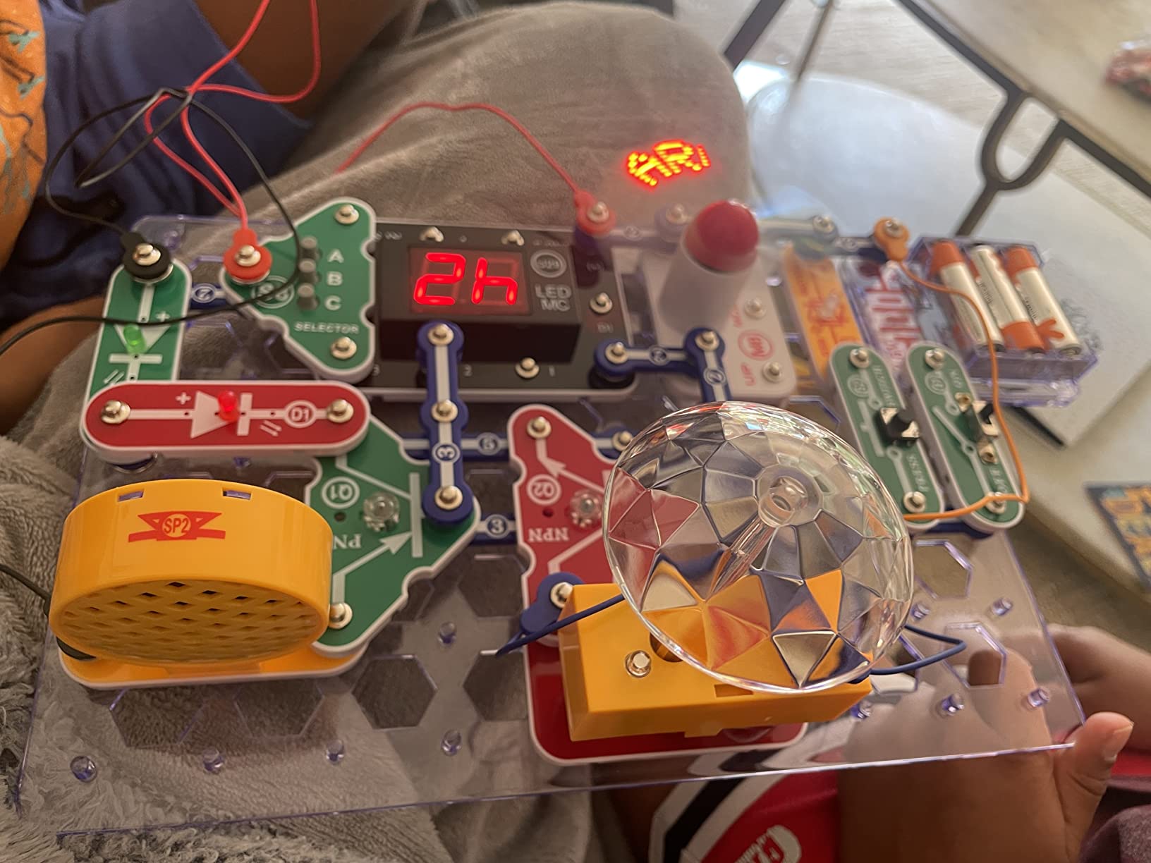 Snap Circuits Arcade, Electronics Exploration Kit, Stem Activities for Ages 8+, Full Color Project Manual (SCA-200) customer photo 2