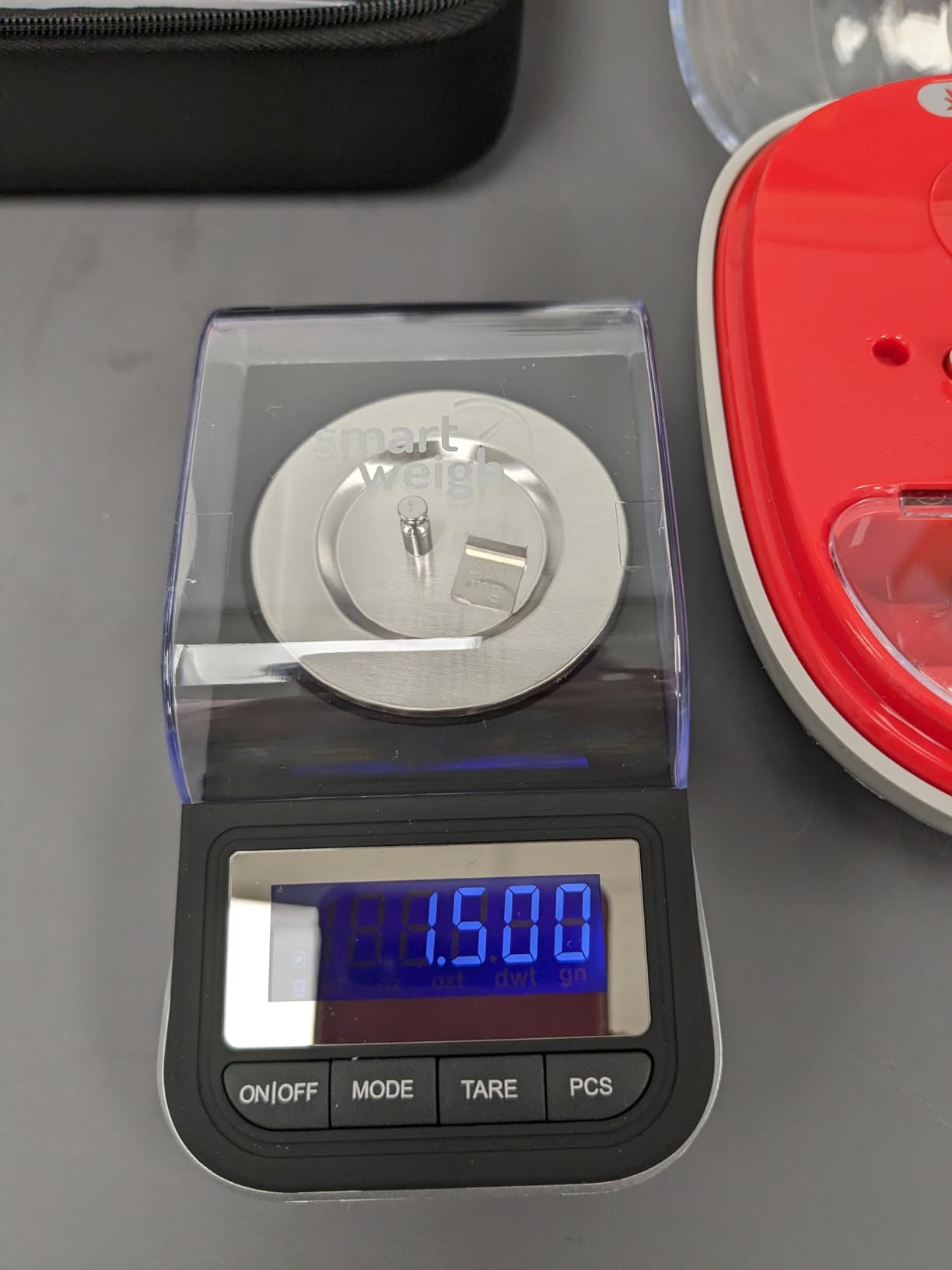 Smart Weigh 50g x 0.001 Grams, Premium High Precision Digital Milligram Scale, Includes Tweezers, Calibration Weights, Three Weighing Pans and Case customer photo 1