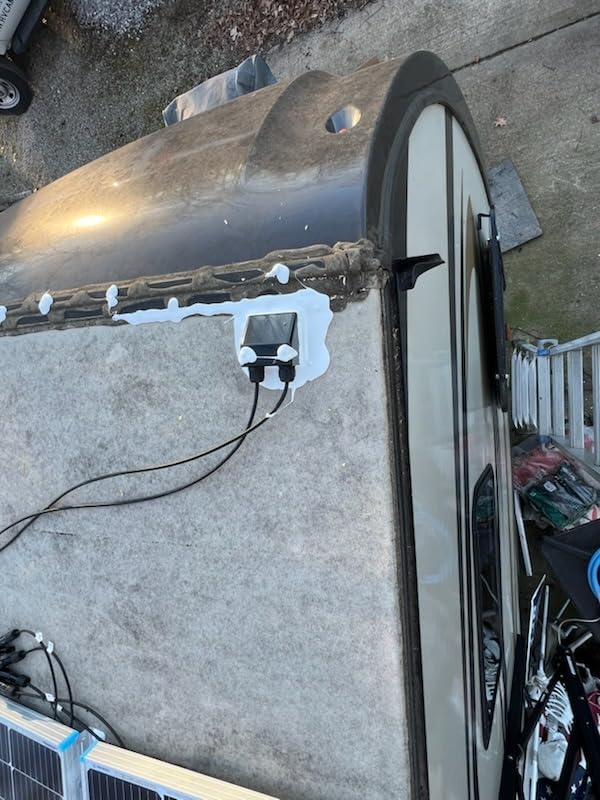 Renogy 200W 12V N-Type RV Solar Panel Kit with Adventurer 30A Controller customer photo 2