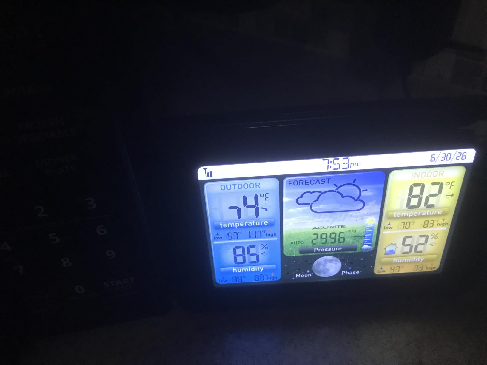 AcuRite Wireless Home Weather Station with Color Display, Indoor Outdoor Thermometer and Temperature Sensor (02077M) customer photo 2