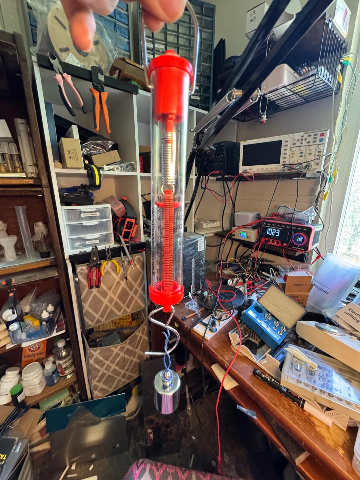 Eisco Acrylic Spring Scale, 20N/2kg, 0.4N/40g Increments, Twist Zero Screw, Fine Step Measurements, Fast Re-Zero Between Trials, Transparent Tube, Acrylic Body for Labs and Classrooms, Spring Force Gauge customer photo 2