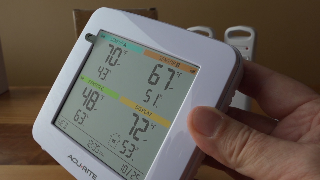 AcuRite 01094M Temperature & Humidity Station with 3 Indoor/Outdoor Sensors customer photo 1