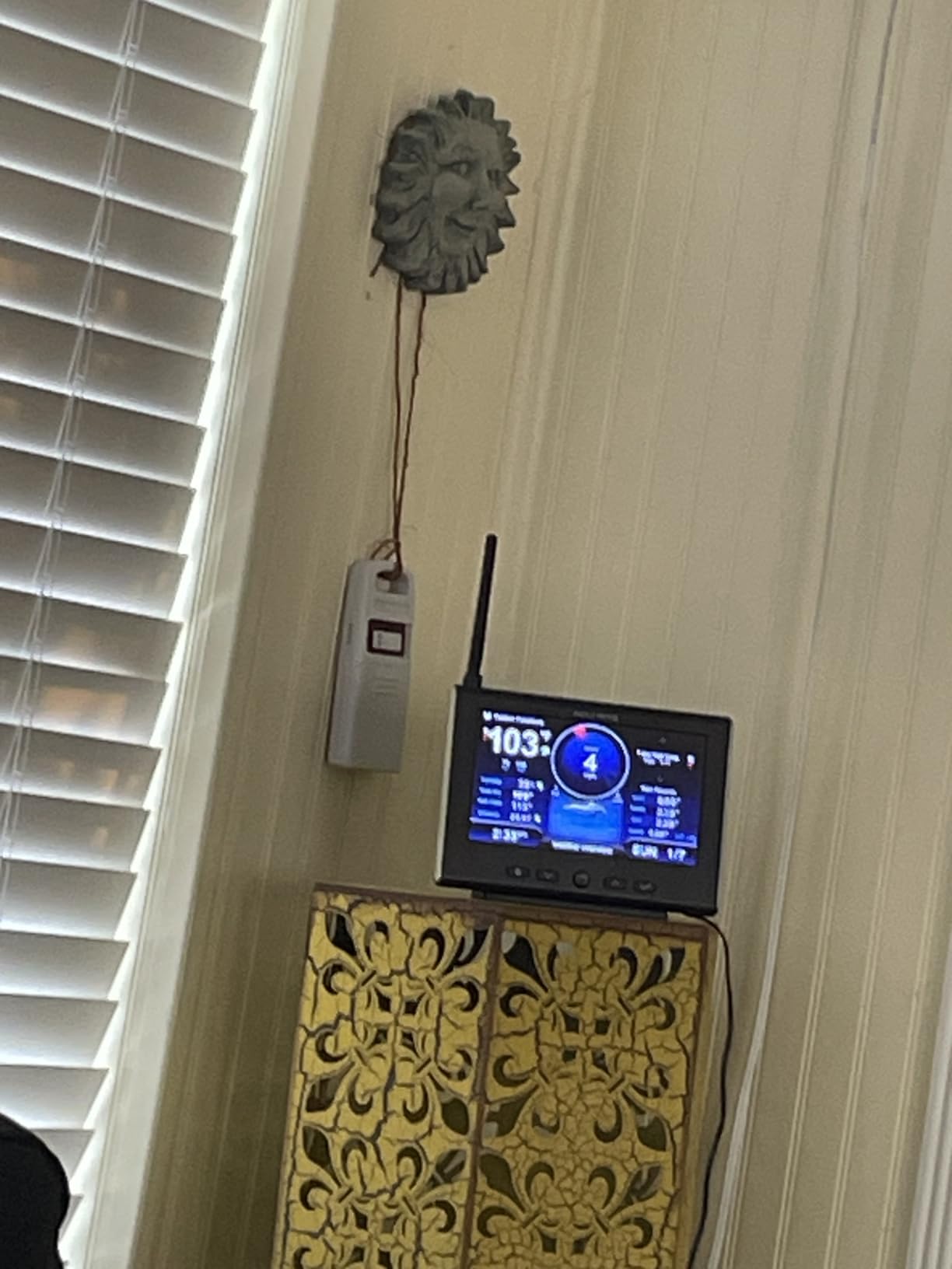 AcuRite Iris (5-in-1) Weather Station with High-Definition Display, Lightning Detection, and Built-In Barometer (01024M) customer photo 1