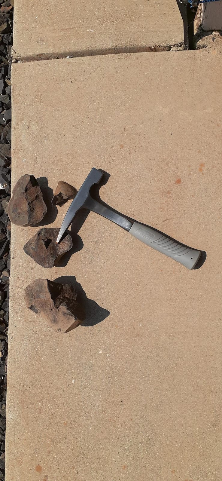 EFFICERE 22-Ounce All Steel Rock Pick Hammer with Pointed Tip, 11-Inch Overall Length | Essential for Geological Study, Rock Hounding, Prospecting, Mining, Fossil Dig, Masonry Related and Much More customer photo 1