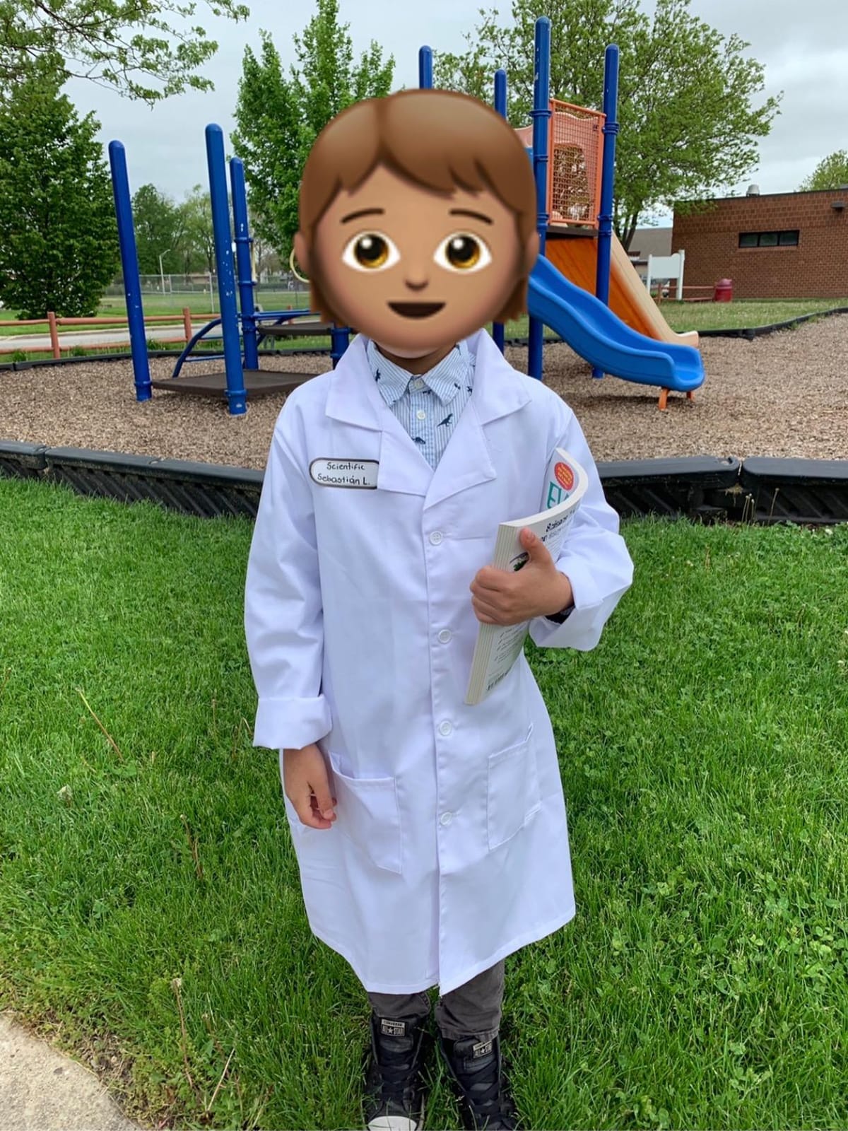 TOPTIE Kids Lab Coat Scrubs Childrens School Scientists Doctor Role Play - Halloween Costume, Button Front, Two Pockets, For Stage Performances customer photo 2