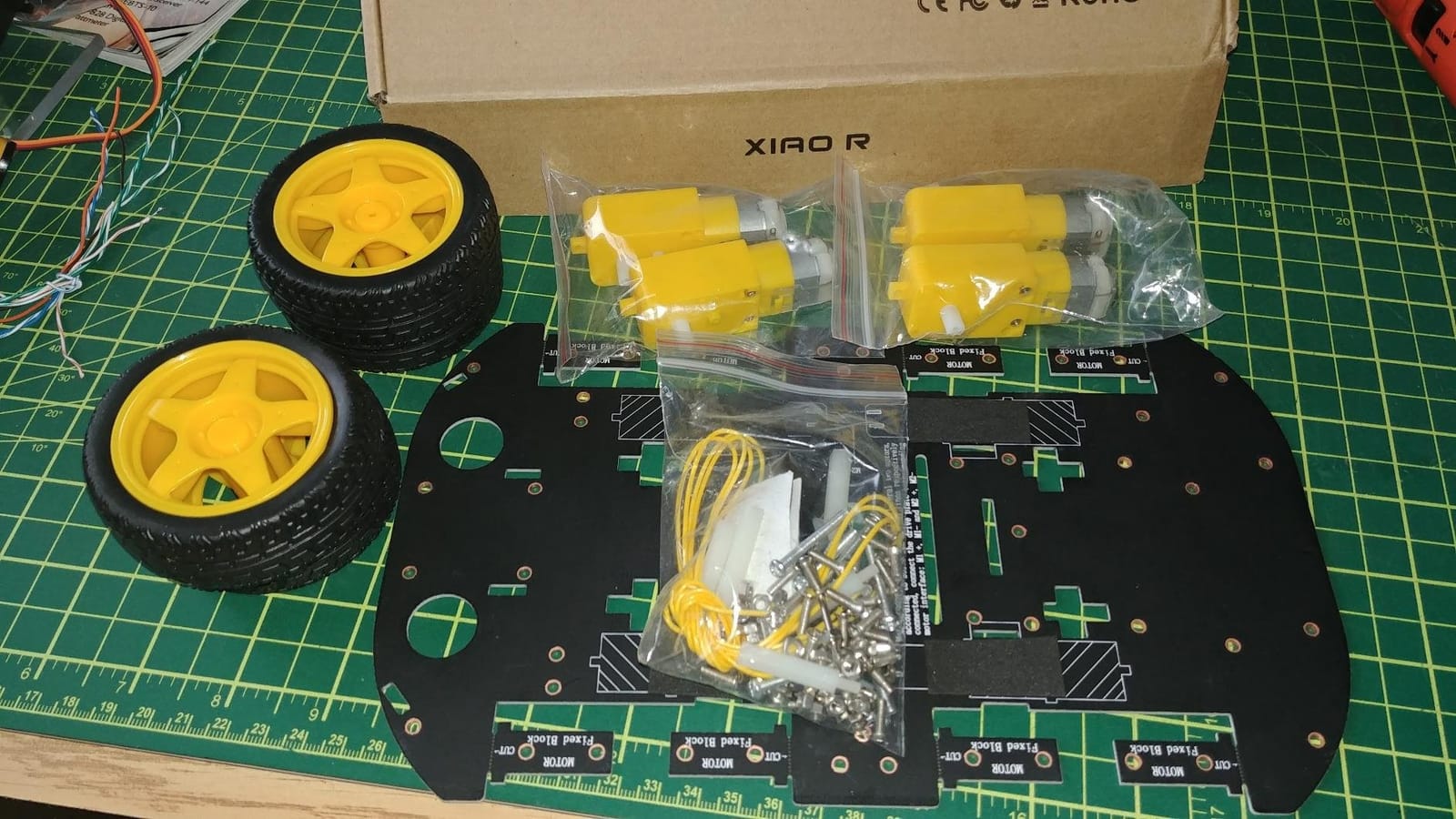 Robot Chassis 4WD Robot Car Smart Chassis Kit with 4 TT Motor for Arduino/Raspberry Pi/Jetson Nano, Smart Robotic Car Chassis DIY Learning Kit customer photo 2