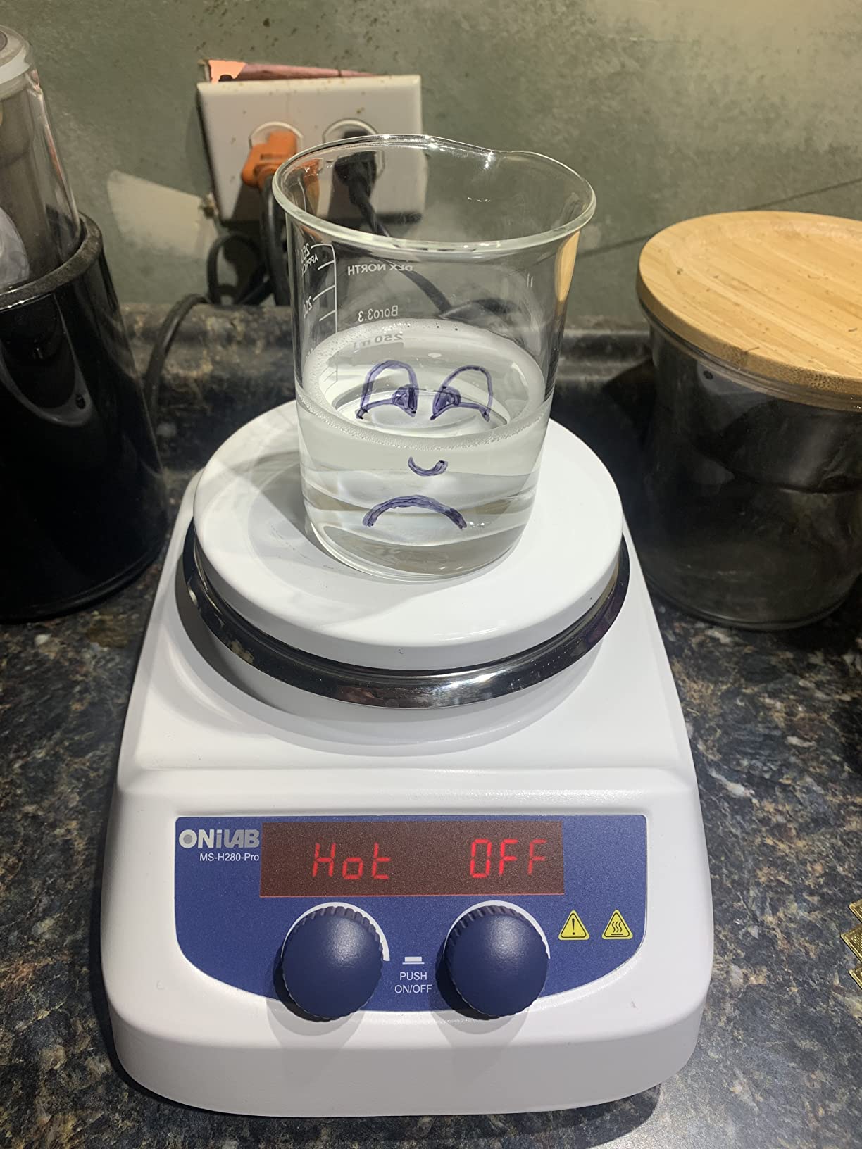 ONiLAB Magnetic Hotplate Stirrer, 5-inch, 280℃ LED Digital, 200-1500RPM, 3L | Ceramic Coated Work Plate, Stirring Bar Included, Designed for Efficient Heating and Mixing Applications customer photo 2