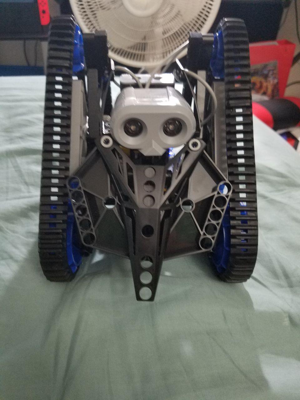 Thames & Kosmos | Robotics Smart Machines: Tracks & Treads | for Kids 8+ | STEM Kit Builds 8 Robots | Color Manual to Help with Assembly | Requires Tablet or Smartphone | Parents' Choice Silver Award customer photo 2