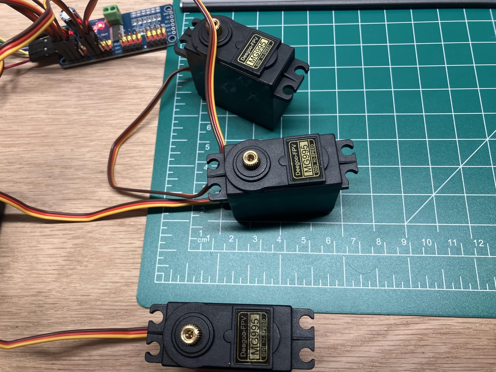 Deegoo [4-Pack] MG996R 55g Metal Gear Torque Digital Servo Motor for Futaba JR RC Helicopter Car Boat Robot customer photo 1