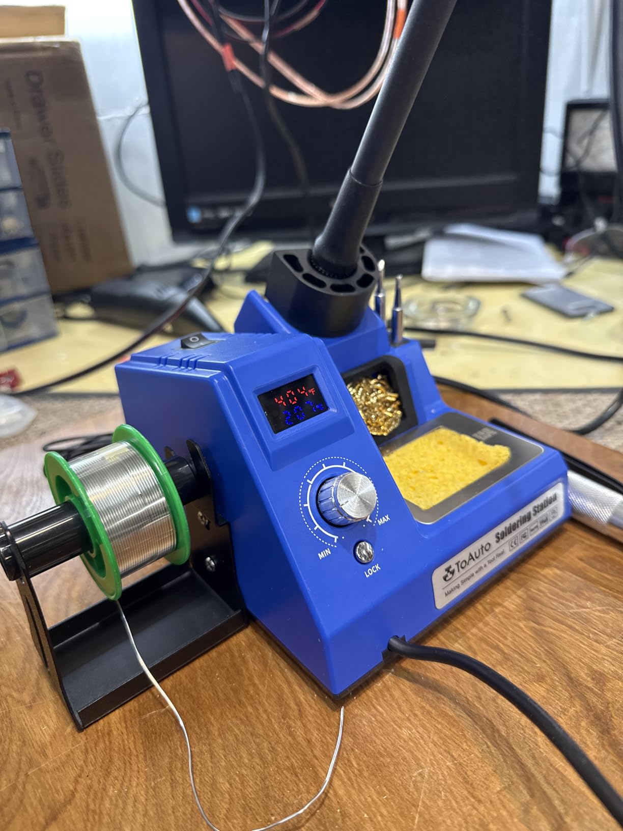TOAUTO DS90 Soldering Station-°F & °C Dual Digital Display Soldering Iron Station Kit, 90W Soldering Iron, 302℉- 842℉ Temperature, Anti-Static & Grounding Wire, Auto Standby & Sleep, 5 Solder Tips, Blue customer photo 1