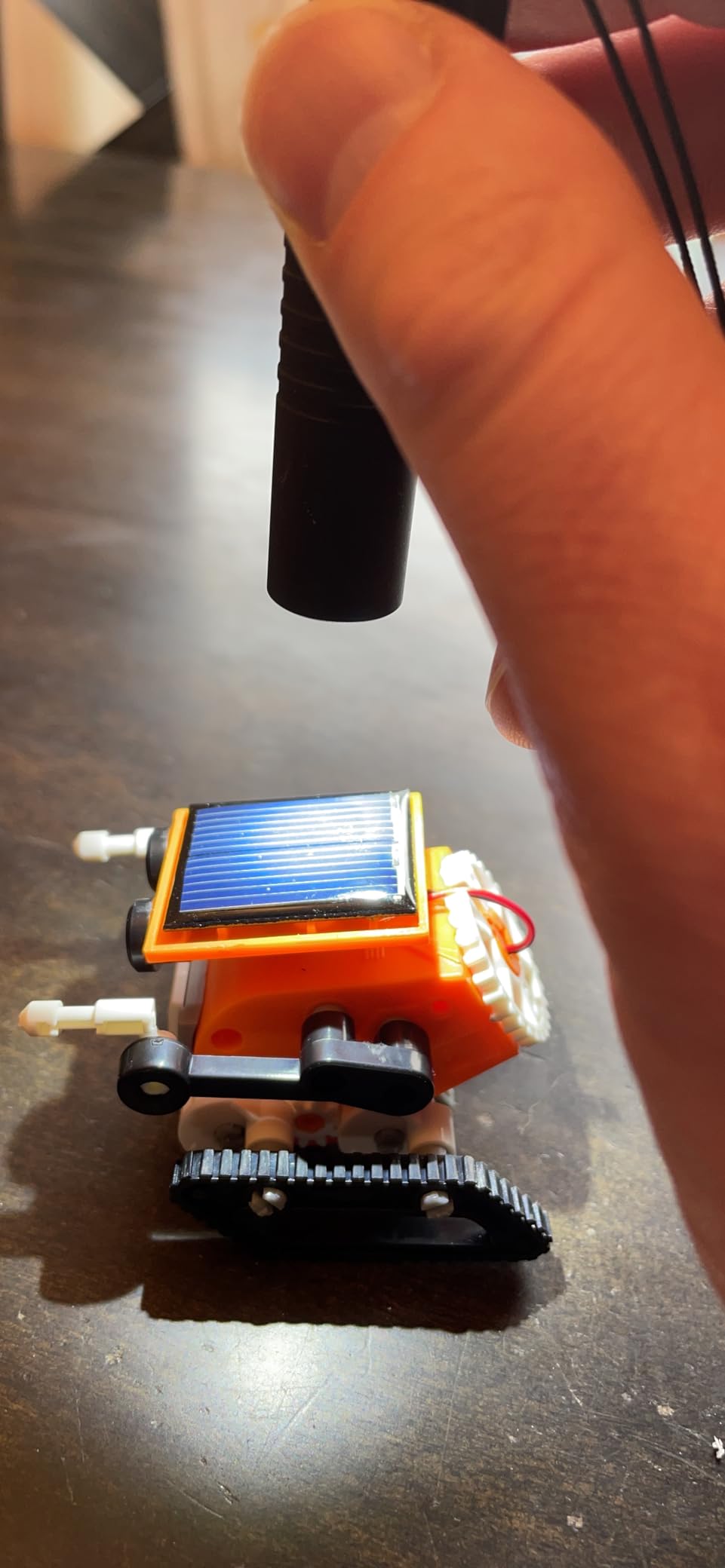Thames & Kosmos SolarBots: 8-in-1 Solar Robot STEM Experiment Kit | Build 8 Cool Solar-Powered Robots in Minutes | No Batteries Required | Learn About Solar Energy & Technology | Solar Panel Included customer photo 1