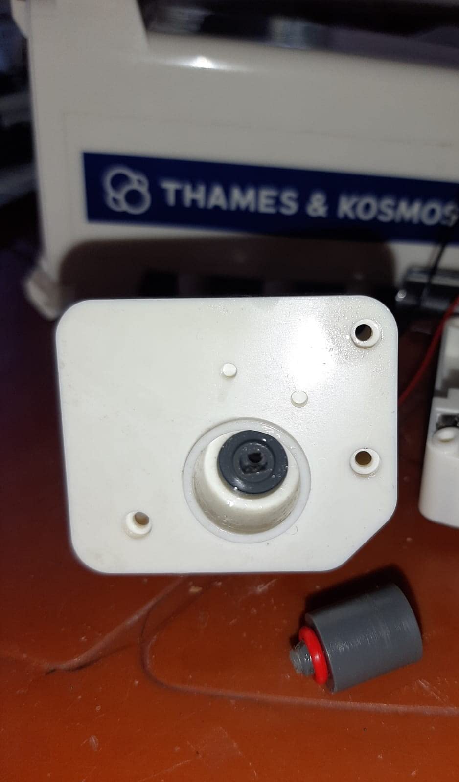 Thames & Kosmos Wind Power V4.0 STEM Experiment Kit | Build a 3ft Wind Turbine to Generate Electricity | Learn About Renewable Energy & Power a Small Model Car | Weatherproof for Outdoor Use customer photo 2