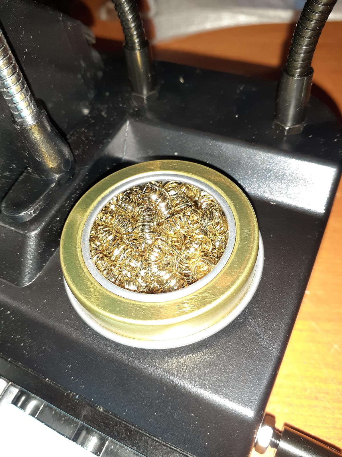 X-Tronic 3060-PRO Soldering Iron Station Kit with 5 Extra Tips, Mini Mag Lamp, 4 Helping Hands, Solder Sucker, Tweezers, 50g Solder, Brass Sponge w/Flux, Sleep Func, C/F, 3 Temp Presets customer photo 1