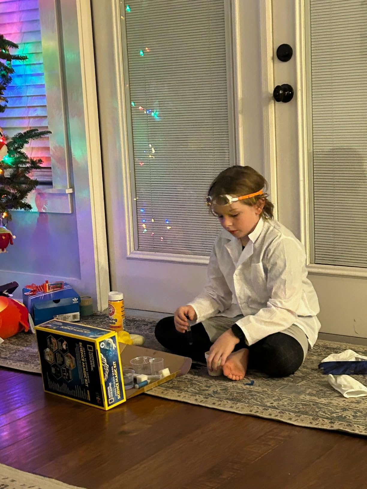 NATIONAL GEOGRAPHIC Science Magic Kit - Science Kit for Kids with 100+ Unique Experiments and Magic Tricks, Chemistry Set and STEM Project, A Great Gift for Boys and Girls customer photo 1