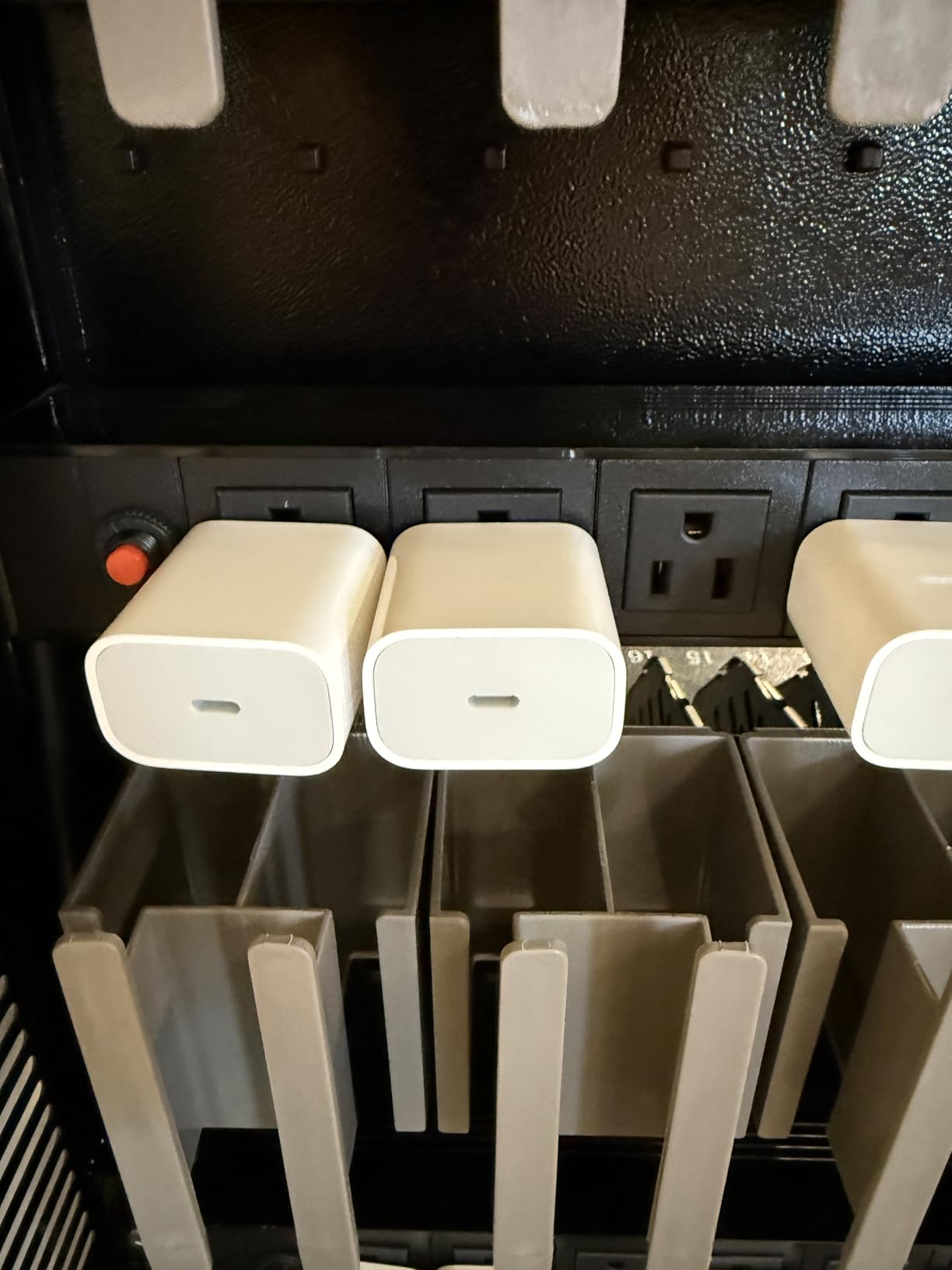 POCHAR Fully Assembled 30-Unit Storage & Charging Cart for Chromebooks customer photo 2