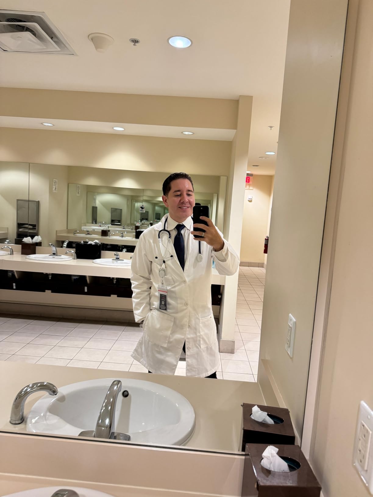 White Lab Coat for Men with Side-Slit Access and 3 Pockets for College | Medical Lab Coat with Long Sleeves Button-Front Closure Machine Washable customer photo 1