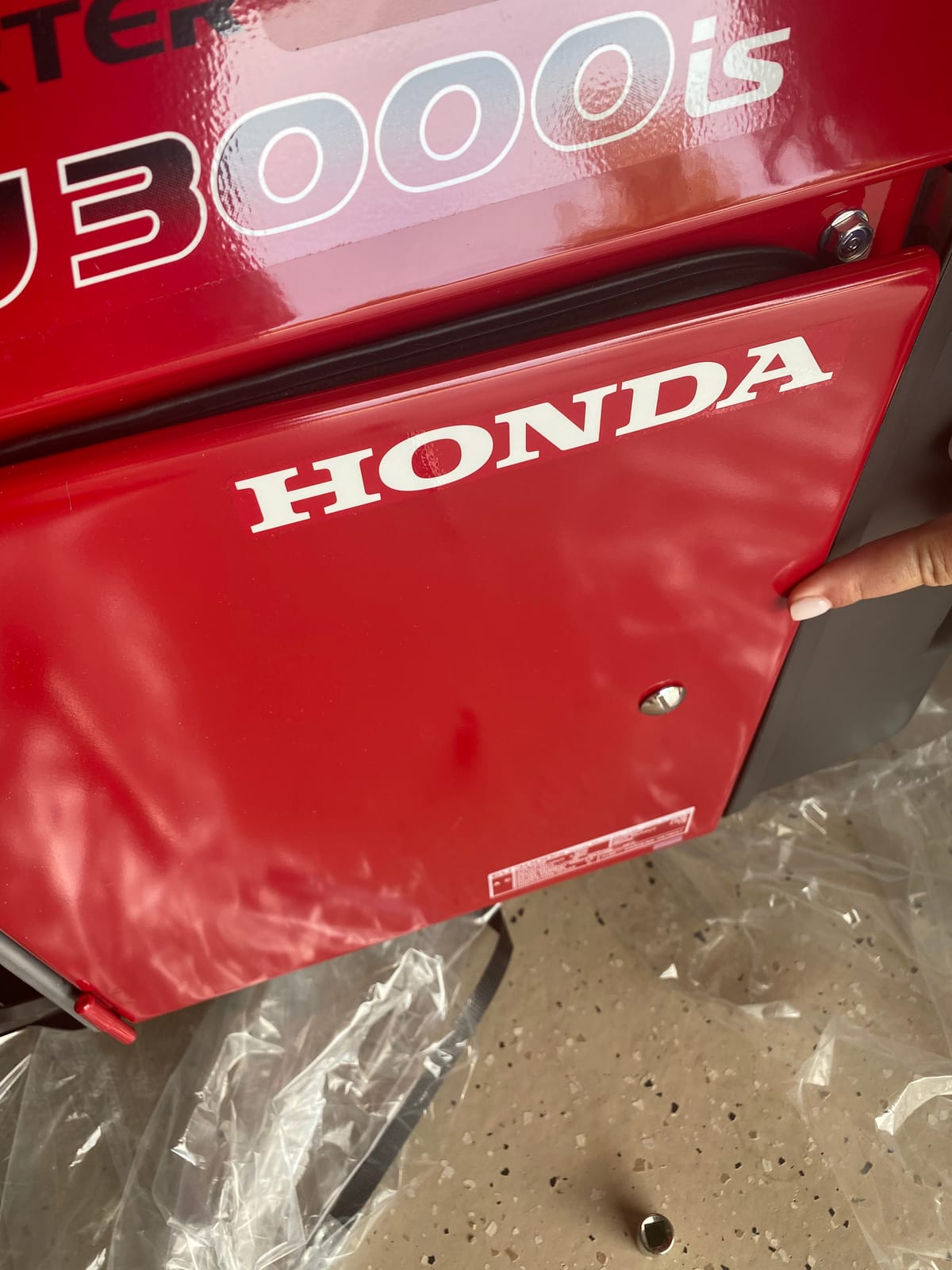 Honda EU3000iS 3000 Watt Inverter Generator (EU3000IS1AN) | Super Quiet 120V Gas Powered Portable Generator for Camping, RV or Home Backup Power Supply, Up to 19.6 Hour Run Time customer photo 2