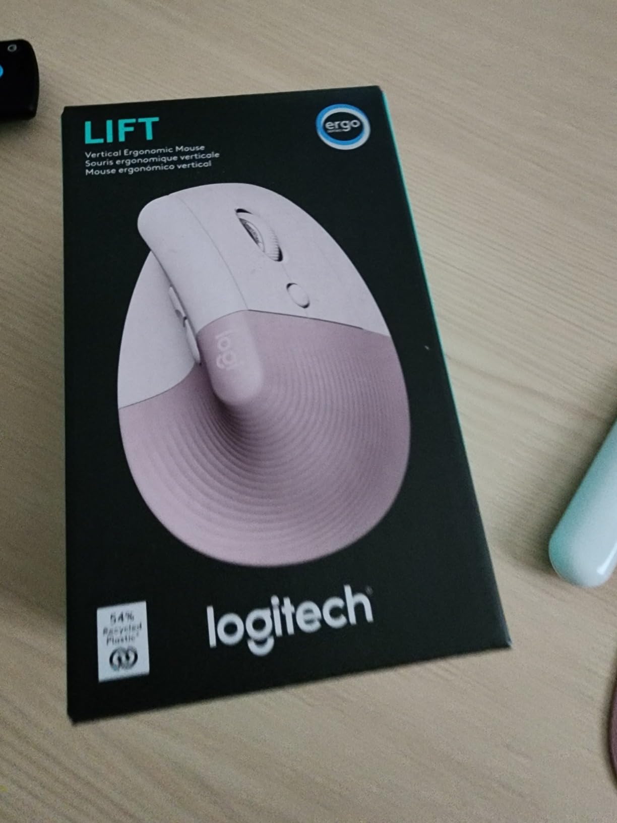Logitech Lift Vertical Ergonomic Wireless Mouse - Graphite customer photo 1