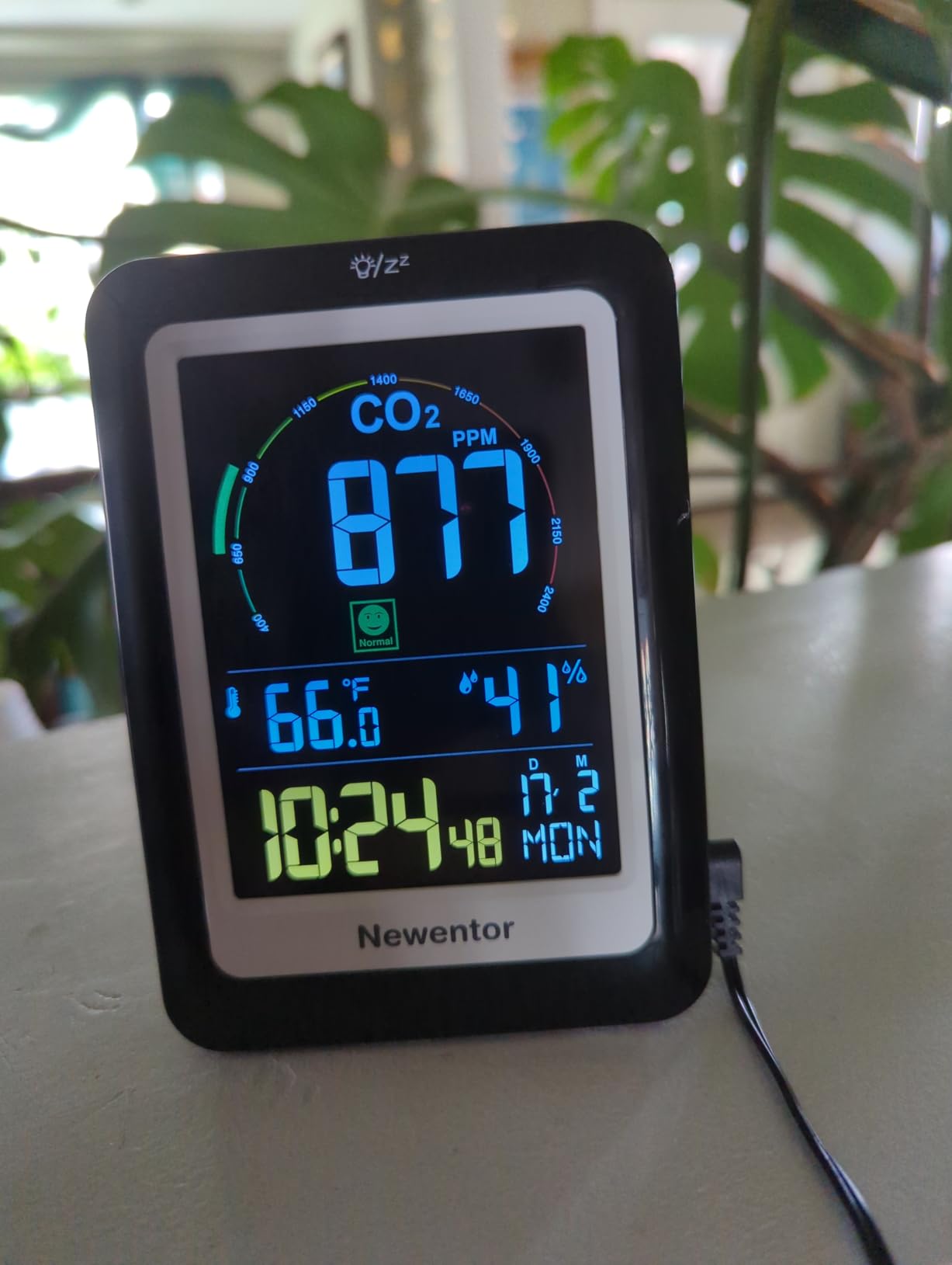 Newentor CO2 Monitor, Indoor Air Quality Meters, Carbon Dioxide Detector | Large Display CO2 Tester with Voice, Temperature Humidity Sensor, Alarm Clock for Home, RV, Grow Tents, Black customer photo 1