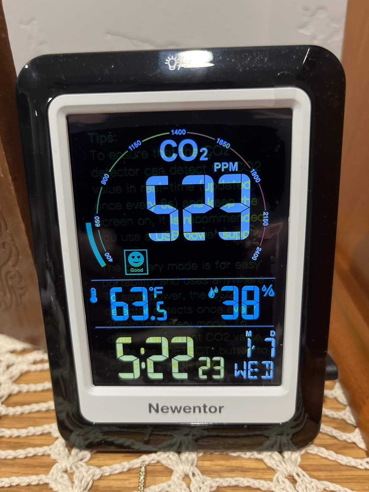 Newentor CO2 Monitor, Indoor Air Quality Meters, Carbon Dioxide Detector | Large Display CO2 Tester with Voice, Temperature Humidity Sensor, Alarm Clock for Home, RV, Grow Tents, Black customer photo 2