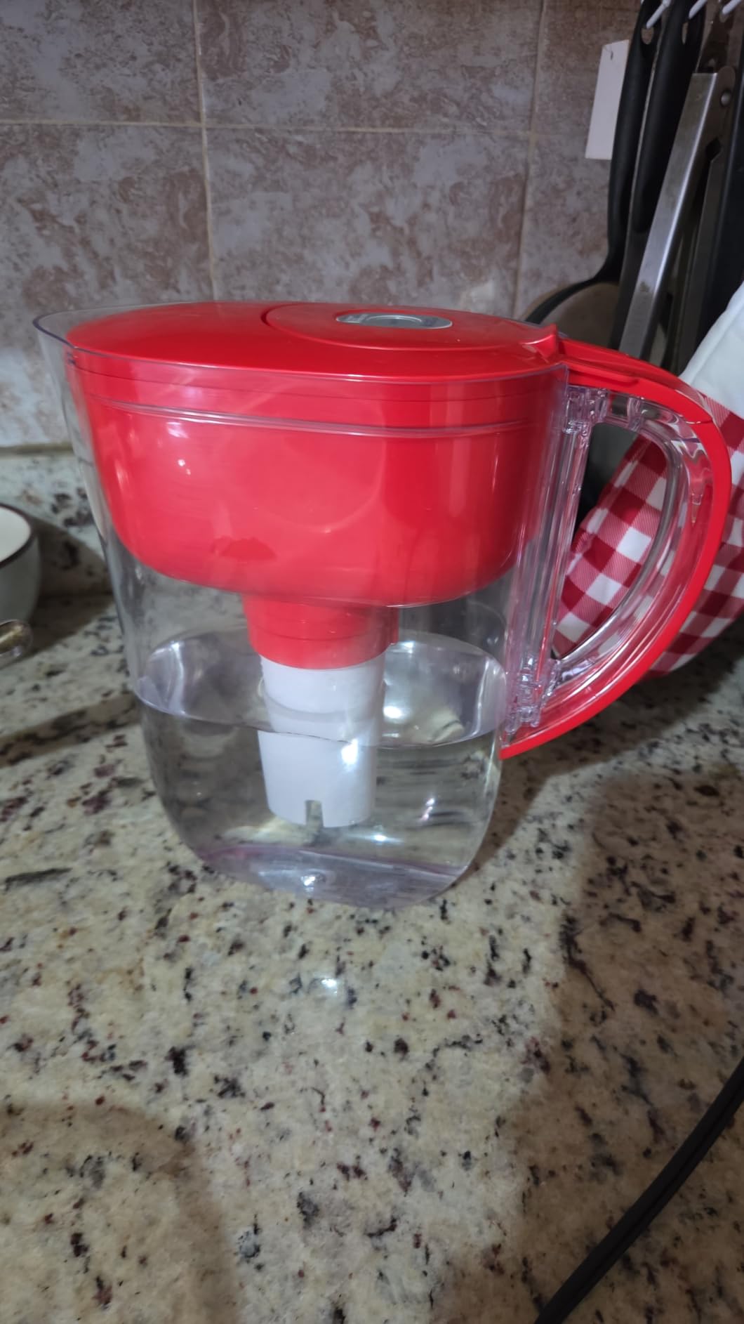 Brita Small 6-Cup Water Filter Pitcher, Includes 1 Filter, White | WQA and NSF/ANSI Certified, Reduces Chlorine, Copper, Mercury & Cadmium, Lasts 2 Months, Household Essential customer photo 2