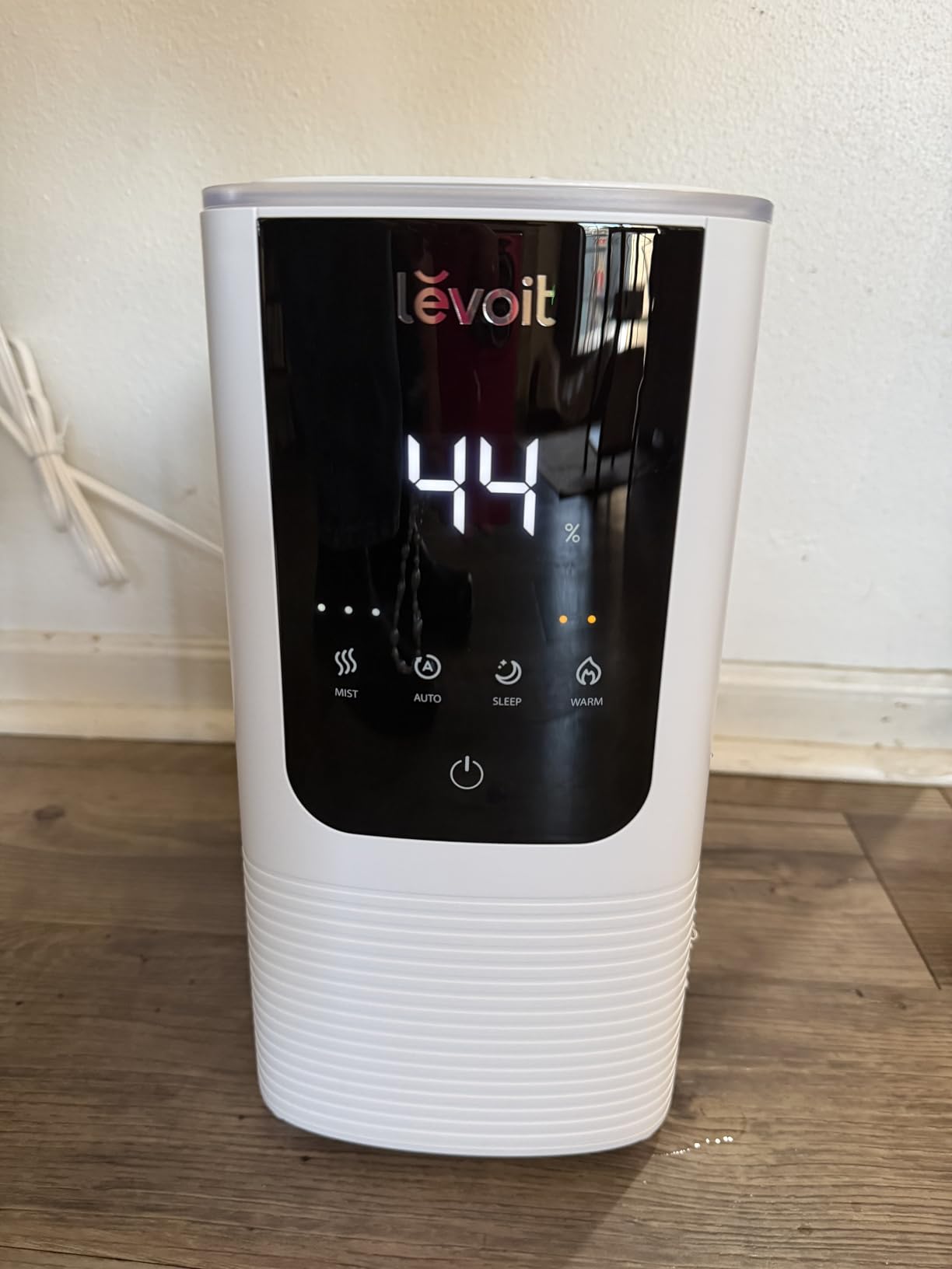 Levoit Humidifiers for Bedroom, Smart Warm and Cool Mist, Symptom Relief | OasisMist 4.5L Top-Fill Tank Runs 45H, Large Room, Auto Customized Humidity, 26dB Quiet, Essential Oil, Easy to Clean, White customer photo 1