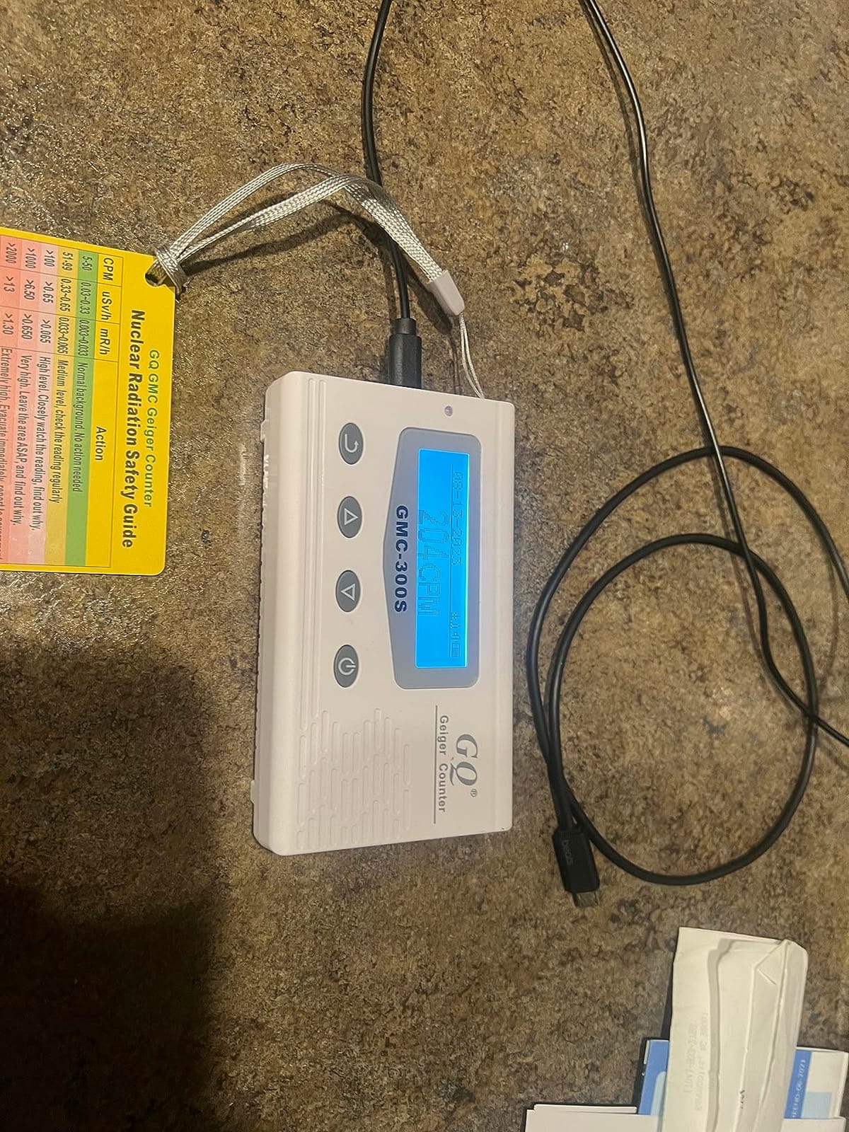 GQ GMC-300S Digital Nuclear Radiation Detector Monitor Meter Geiger Counter Radiation Dosimeter customer photo 2