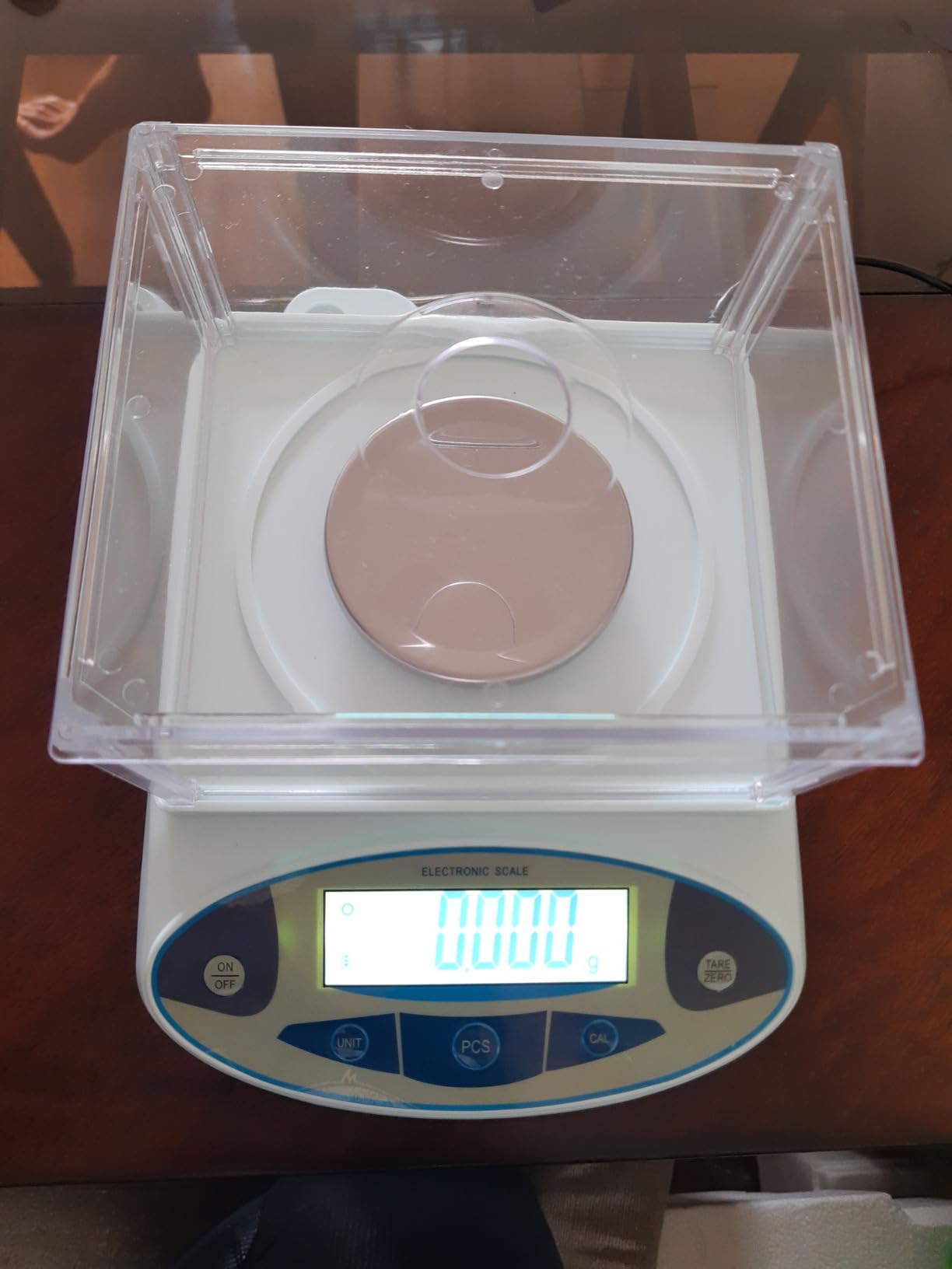 FOUR E'S SCIENTIFIC Lab Scale 500g x 0.001g Accuracy with Windshield | Analytical Balance, 10 Weighing Modes, Tare, Counting & Calibration Functions, for Lab, Jewelry, Kitchen Use customer photo 2