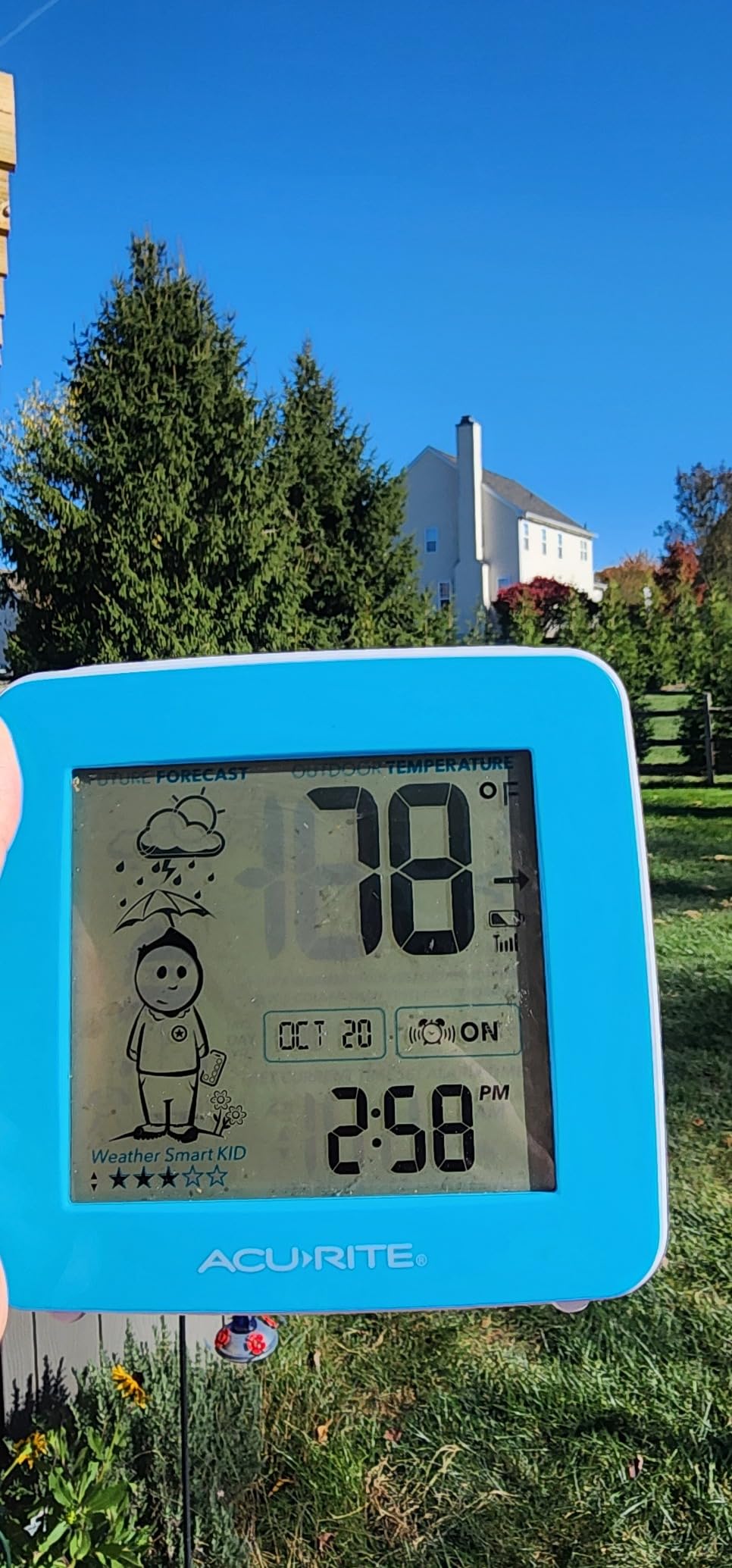 AcuRite What-to-Wear Weather Station with Alarm Clock, Time, Date, and Wireless Outdoor Sensor for Hyperlocal Forecast and Outdoor Temperature (00777) customer photo 1