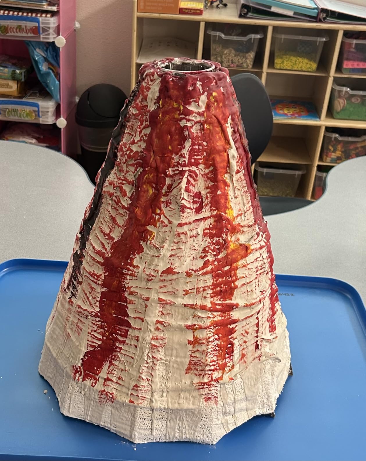 National Geographic Jumbo Volcano Science Kit for Kids Ages 8-12 | 18-Inch Giant Volcano, Multiple Eruptions, Science Experiments, Science Fair Project, Earth Science, Birthday Gift customer photo 2