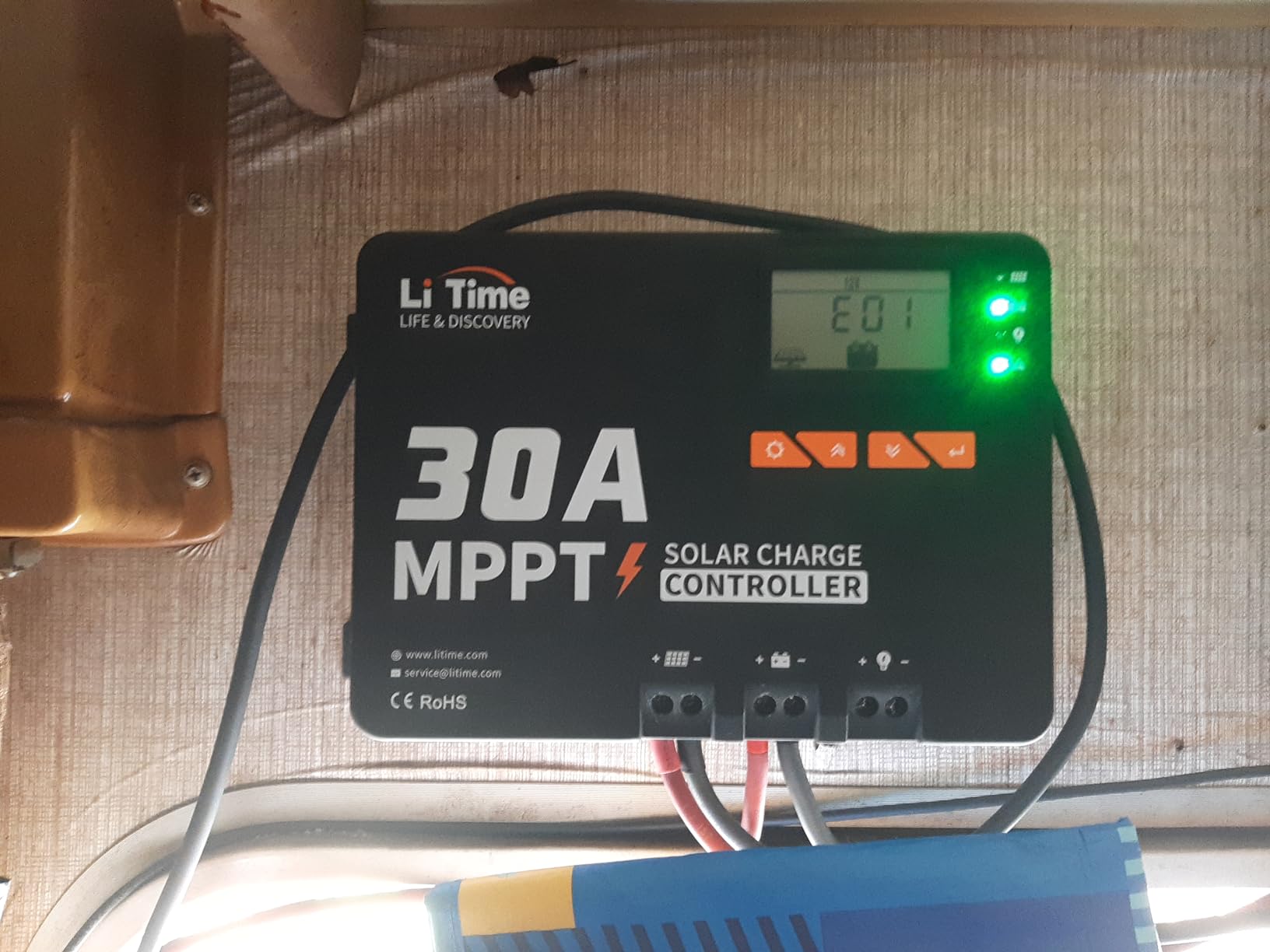 LiTime 30 Amp MPPT 12V/24V/Auto DC Input Solar Charge Controller Build-in Bluetooth Module, Parameter Adjustable LCD Display LED Indicators Solar Panel customer photo 2