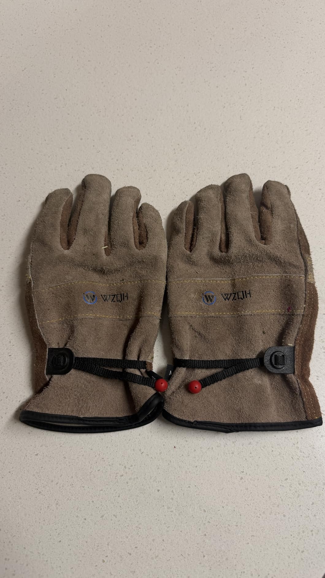 WZQH Leather Work Gloves for Men or Women. Large Glove for Gardening, Tig/Mig Welding, Construction, Chainsaw, Farm, Ranch, etc. Cowhide, Soft Lining, Utility, Firm Grip, Durable. Coffee-grey L customer photo 2