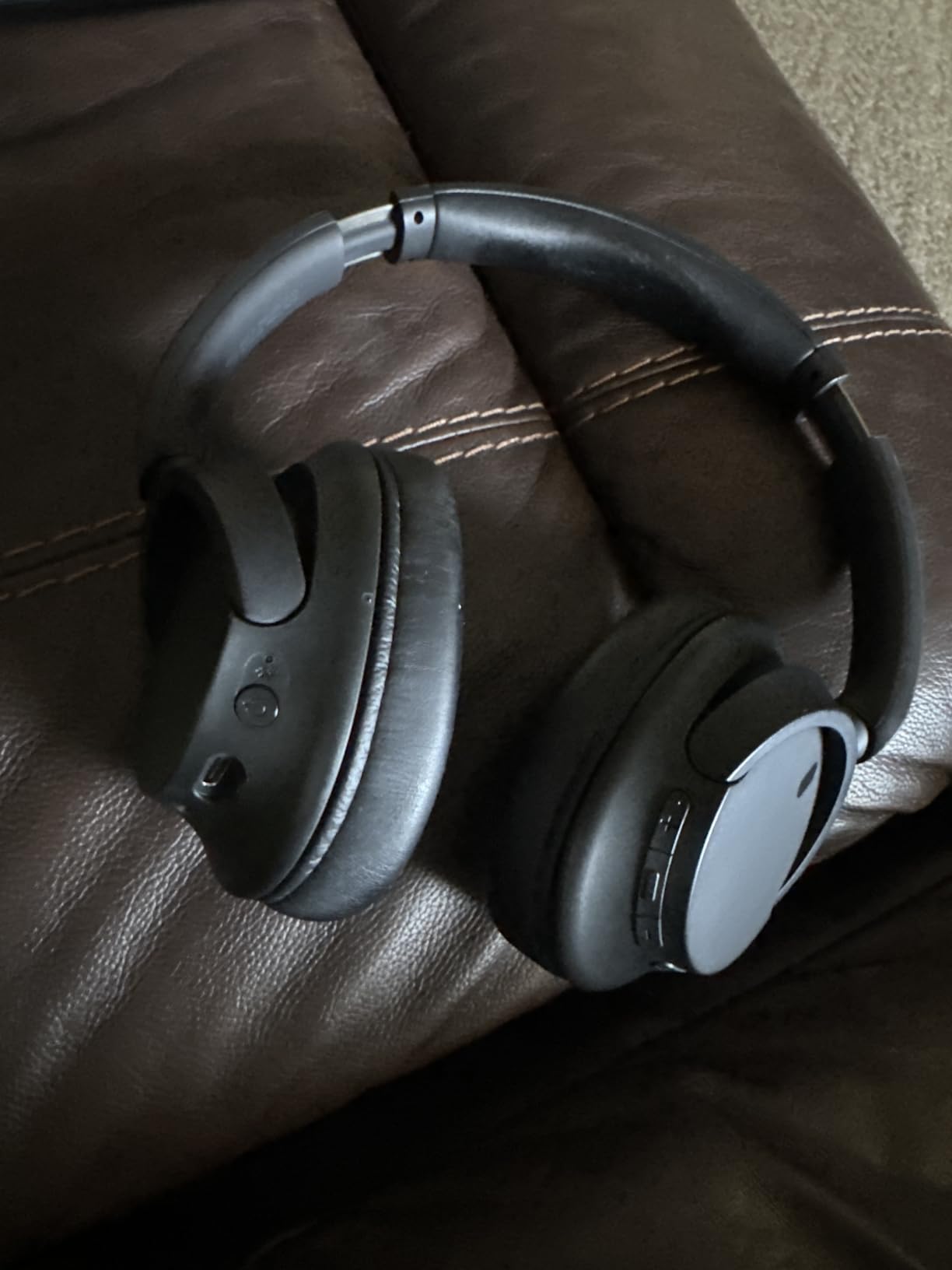Sony WH-CH720N Wireless Noise Cancelling Over-Ear Headphones, Black customer photo 1