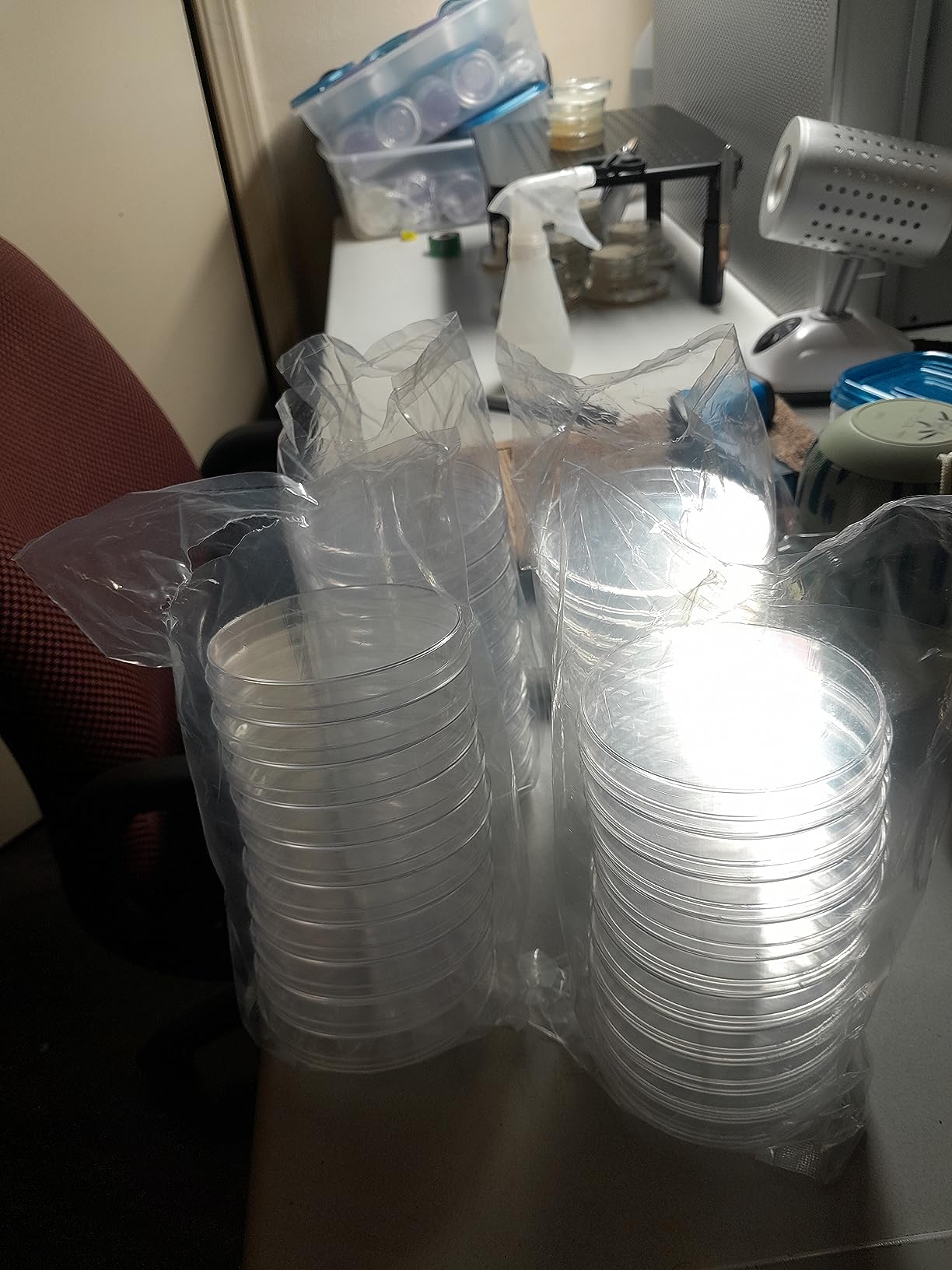 200 Pack 90mm Petri Dishes Sterile Agar Plastic with Lids Bulk | Clear Thick Walls Cell Culture Lab Use School Science Projects Jelly Science Party Supply customer photo 1