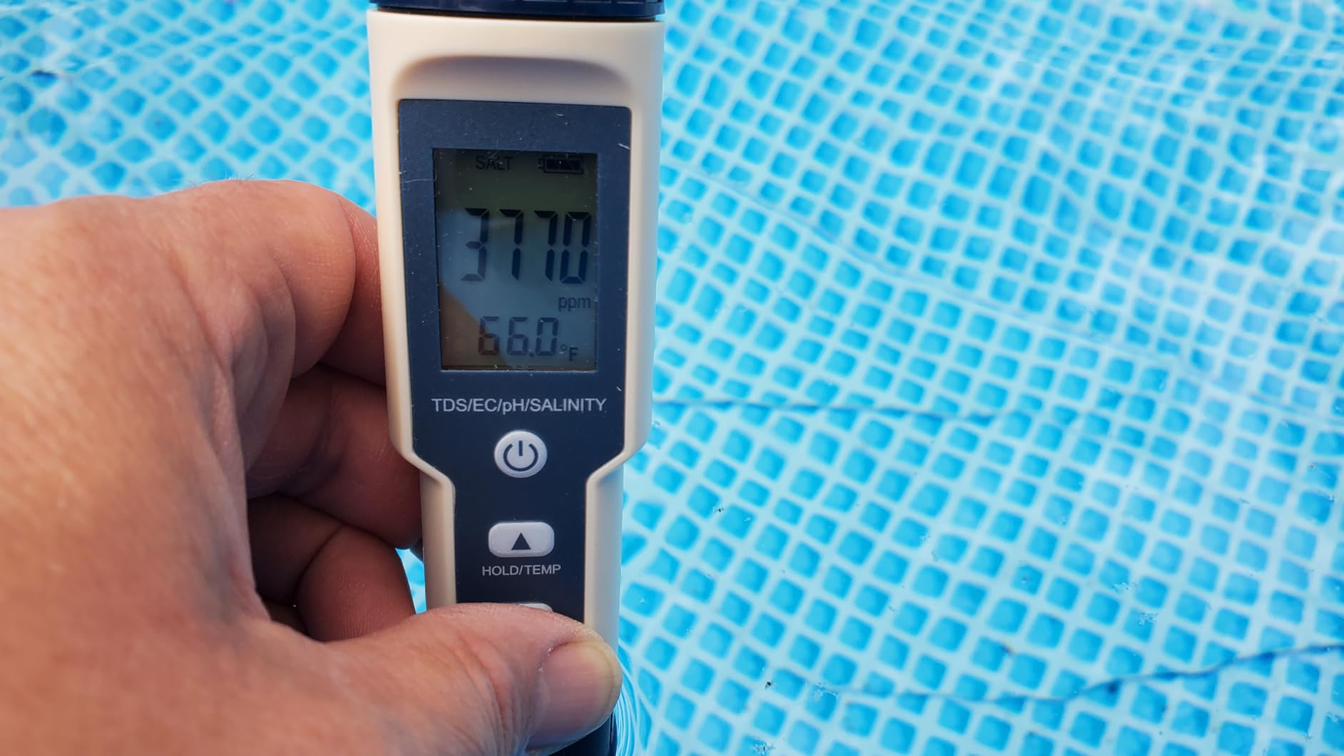 Pool Salt Tester & PH Meter, Hofun Digital Salinity Meter and PH Tester for Aquarium and Pool Saltwater Water, 5 in 1 Salinity PH Temp EC and TDS Meter, Aquarium Swimming Pool Hot Tub, High Accuracy customer photo 1