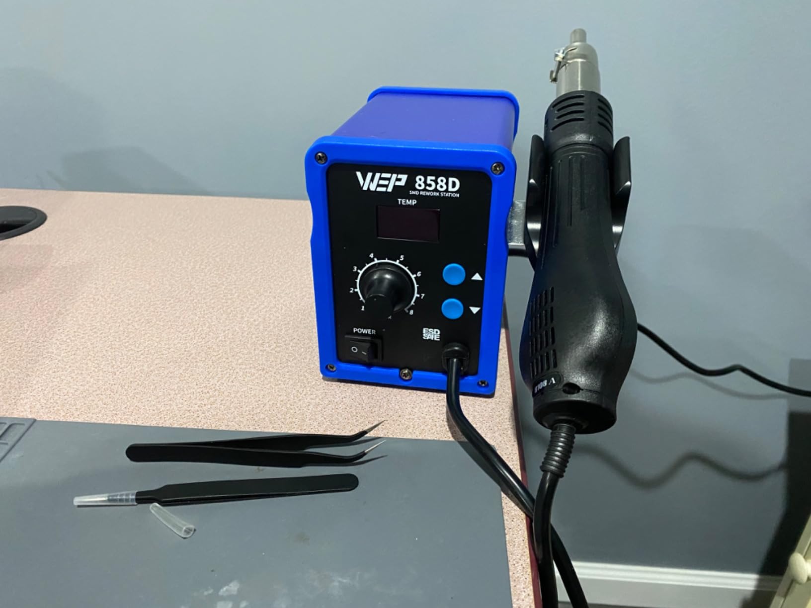 WEP 858D Hot Air Rework Soldering Station with Temperature Control, Adjustable Air Volume, Digital Display for SMD Soldering with 4 Extra Hot Air Nozzles customer photo 1