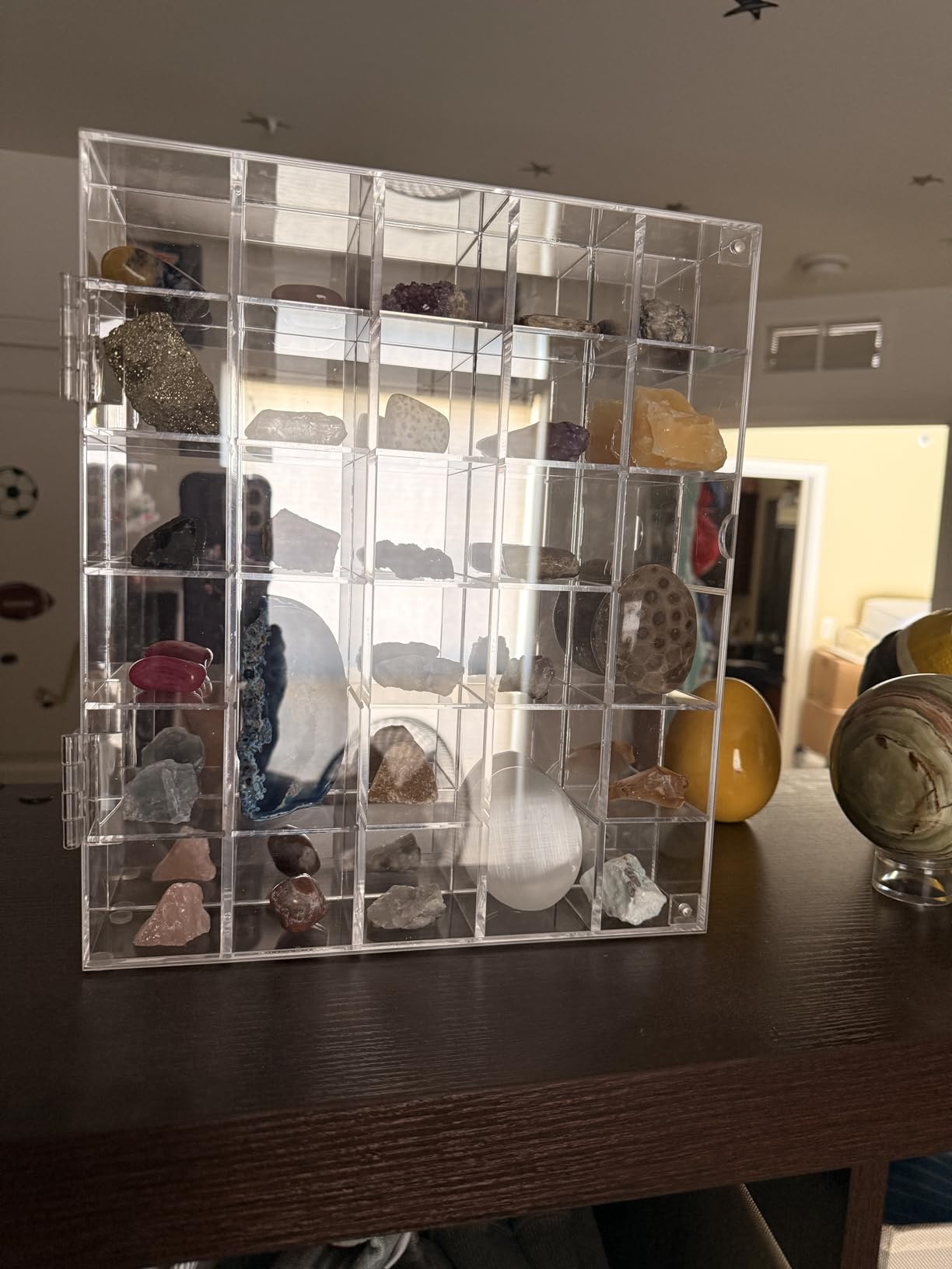 Adjustable Rock Display Case Clear Acrylic Collection Box with Mirrored Arrowhead Stones Storage Display Case Mineral Crystal Collectibles Holder Organizer Showcase Shelves with Lid customer photo 1